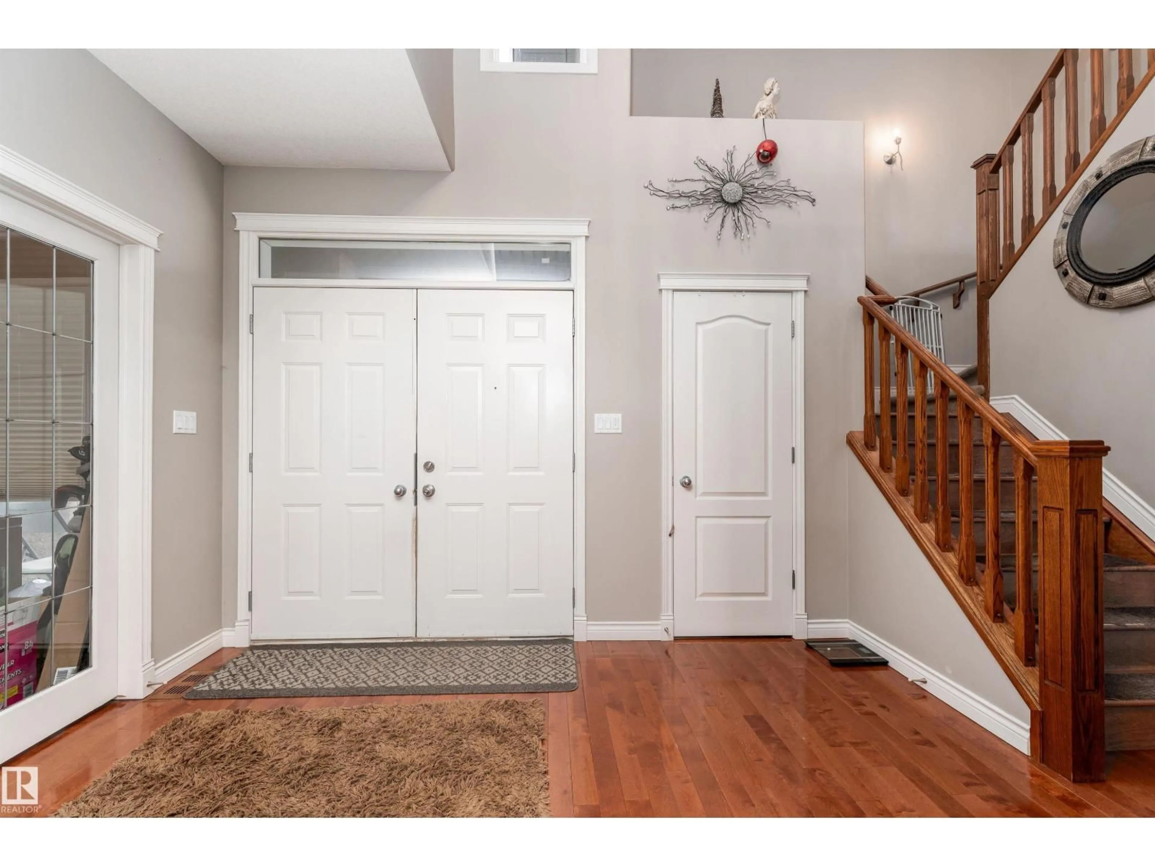 Indoor entryway for 5010 DONSDALE DR, Edmonton Alberta T6M2V2