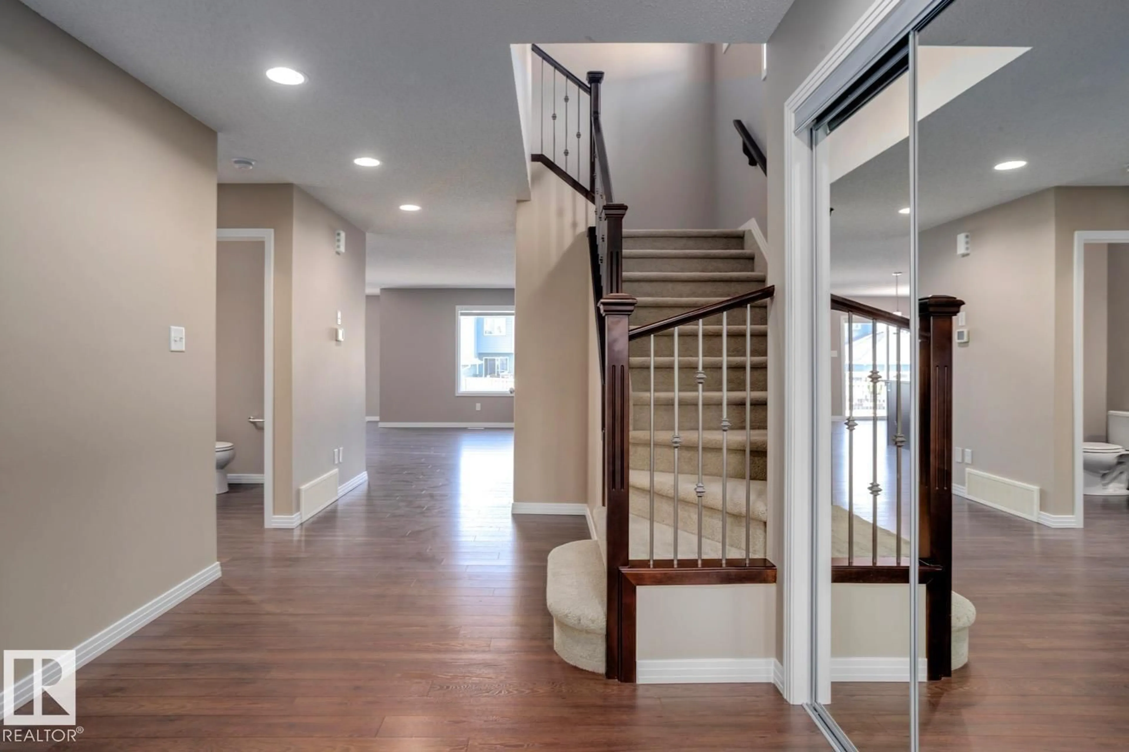 Indoor entryway for 3528 CLAXTON CR, Edmonton Alberta T6W0Z6