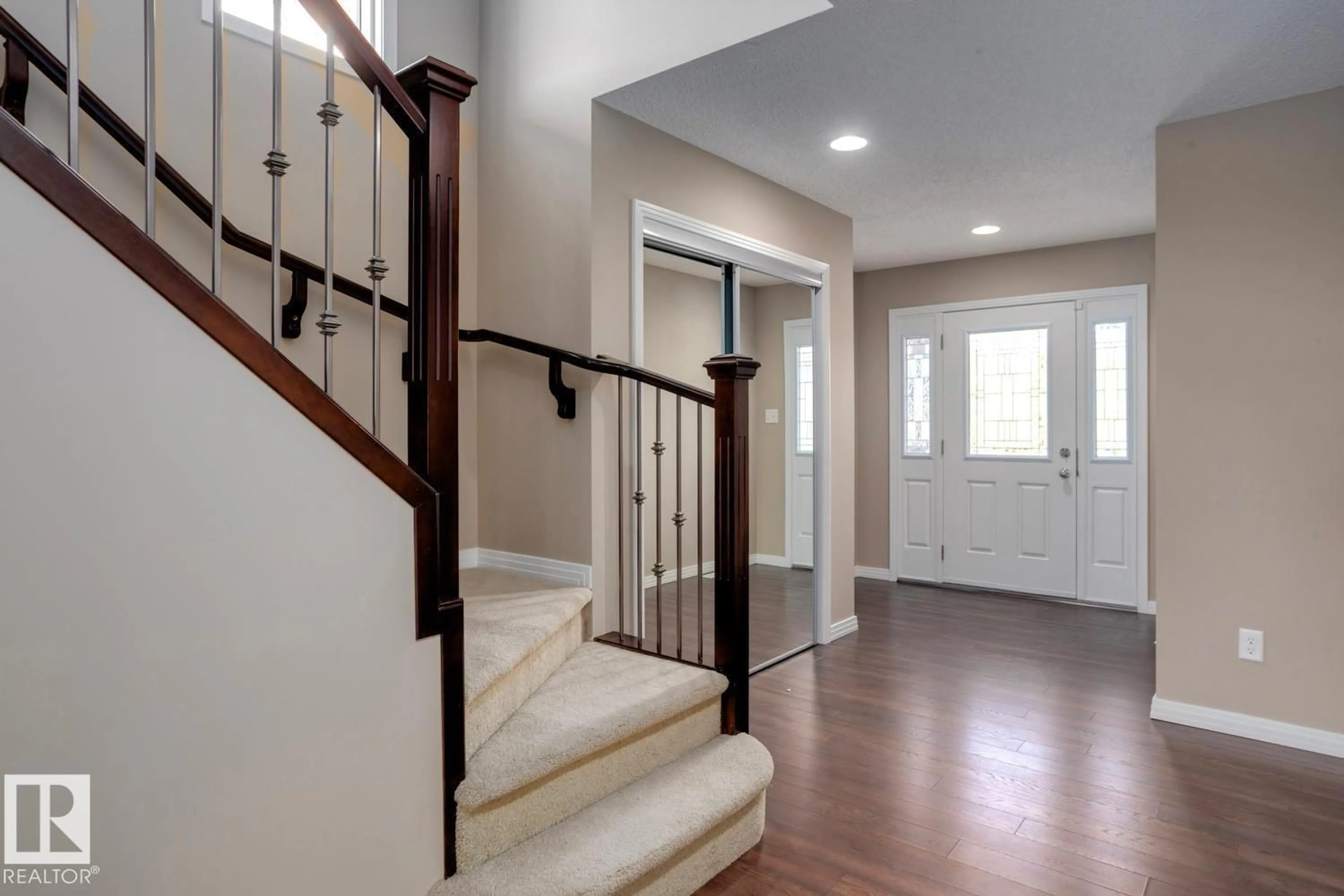 Indoor entryway for 3528 CLAXTON CR, Edmonton Alberta T6W0Z6