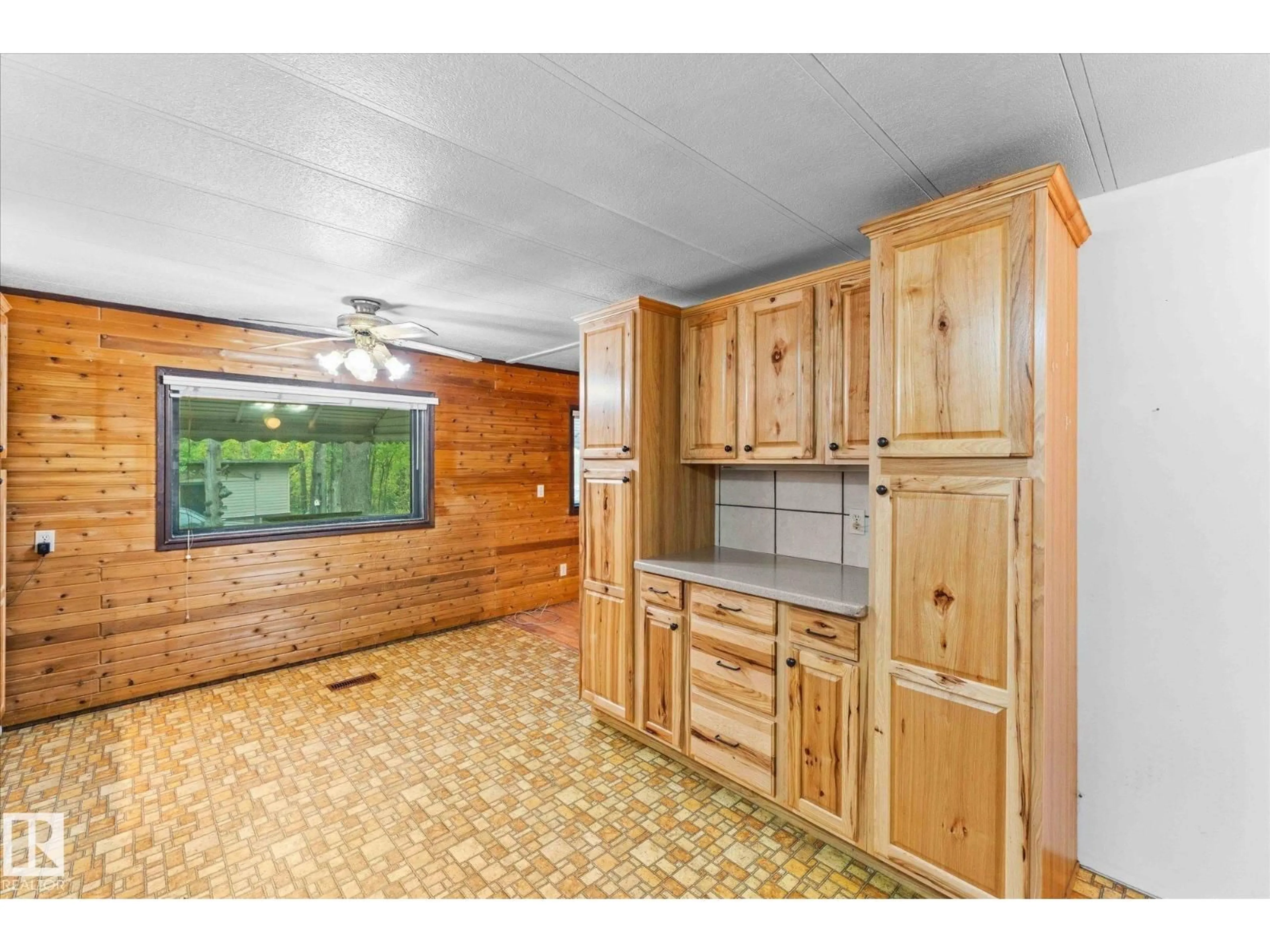 Standard kitchen, unknown for #412 & 411 - 53303 RGE ROAD 31, Rural Parkland County Alberta T7Y0E3