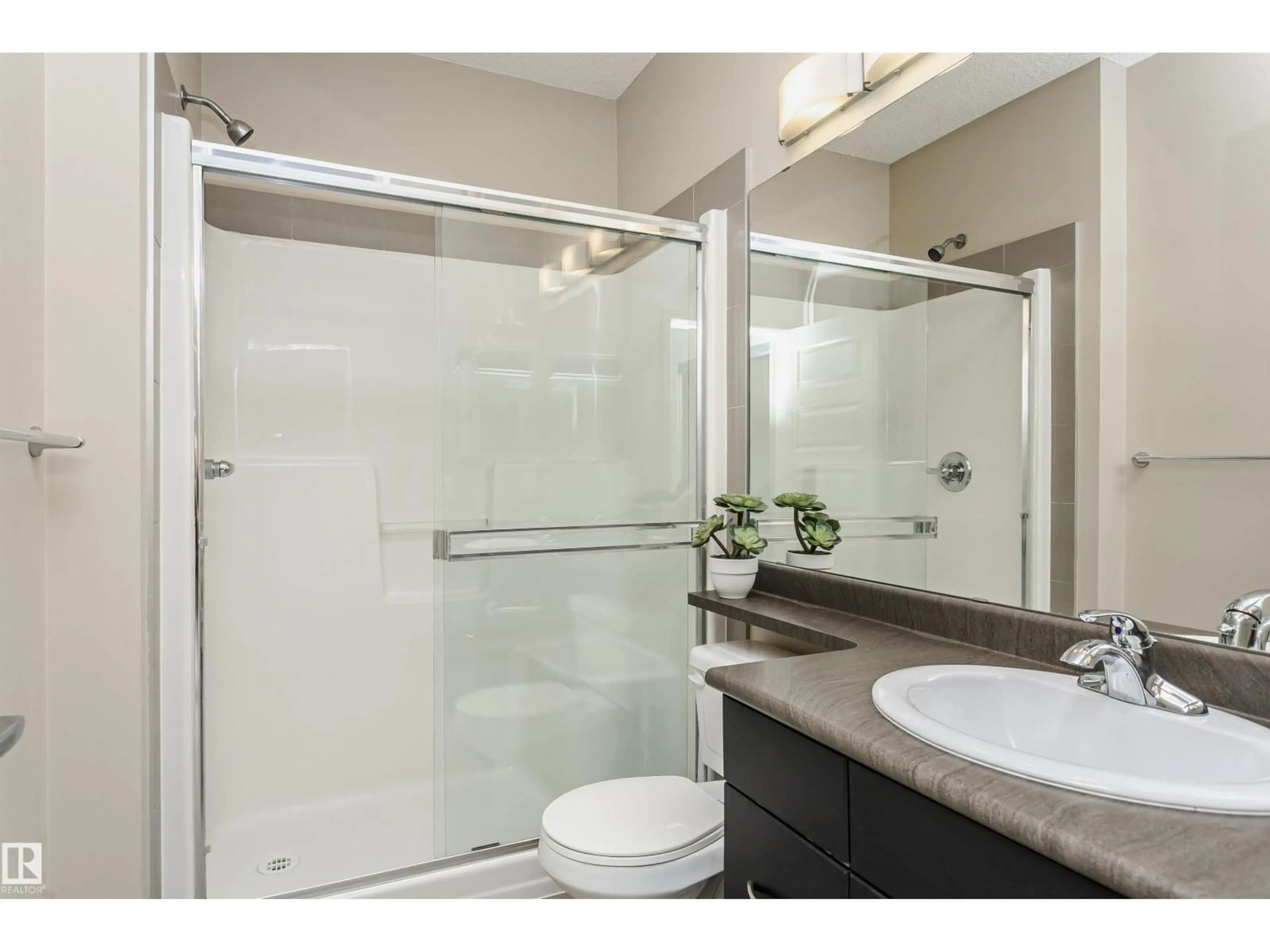 Standard bathroom, ceramic/tile floor for 431 7825 71 ST NW, Edmonton Alberta T6B3R9