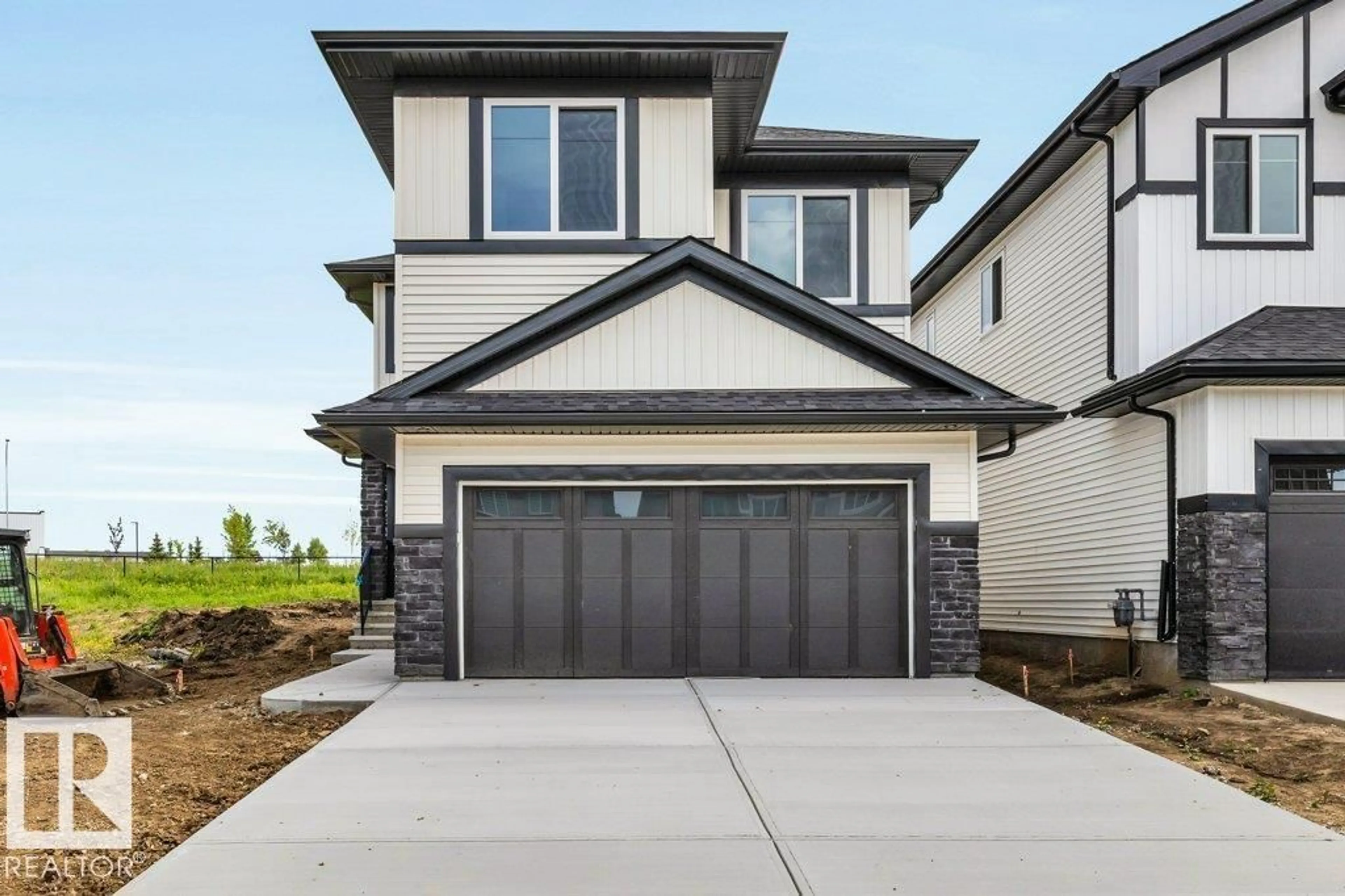 Home with vinyl exterior material, street for 80 HEMINGWAY CR, Spruce Grove Alberta T7X2L6