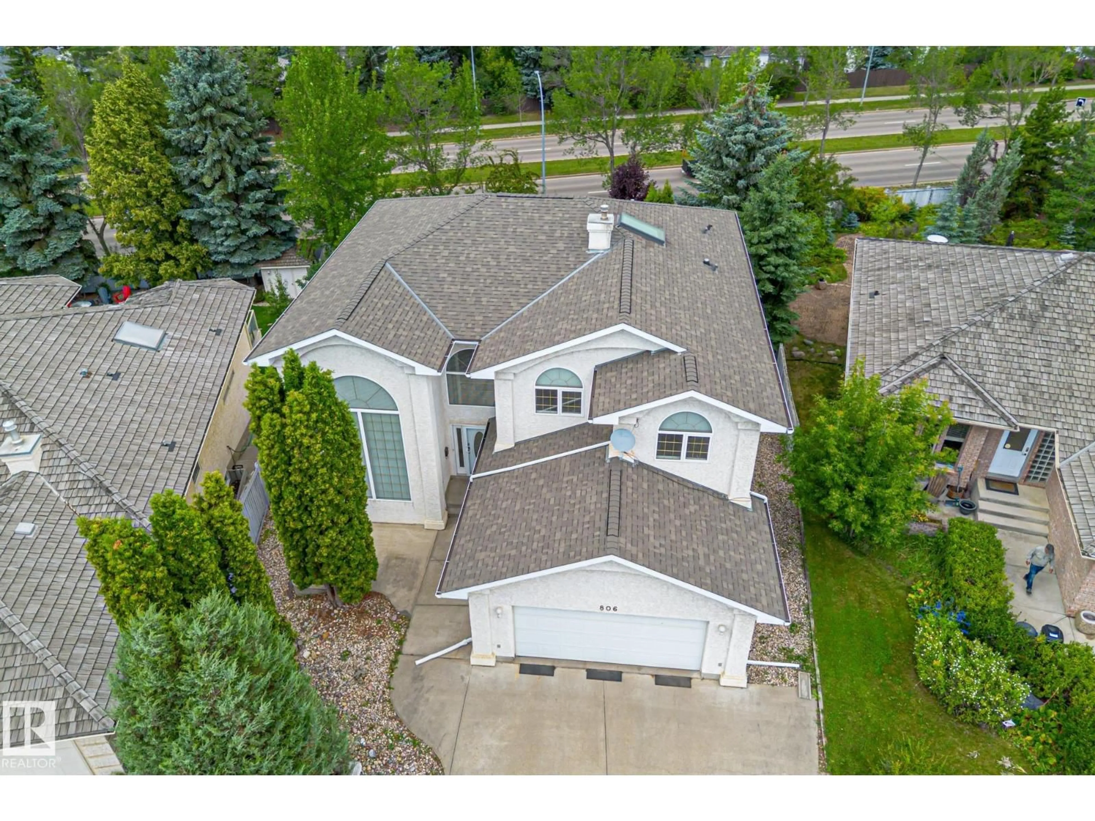 A pic from outside/outdoor area/front of a property/back of a property/a pic from drone, street for 806 REID PL, Edmonton Alberta T6R2B9