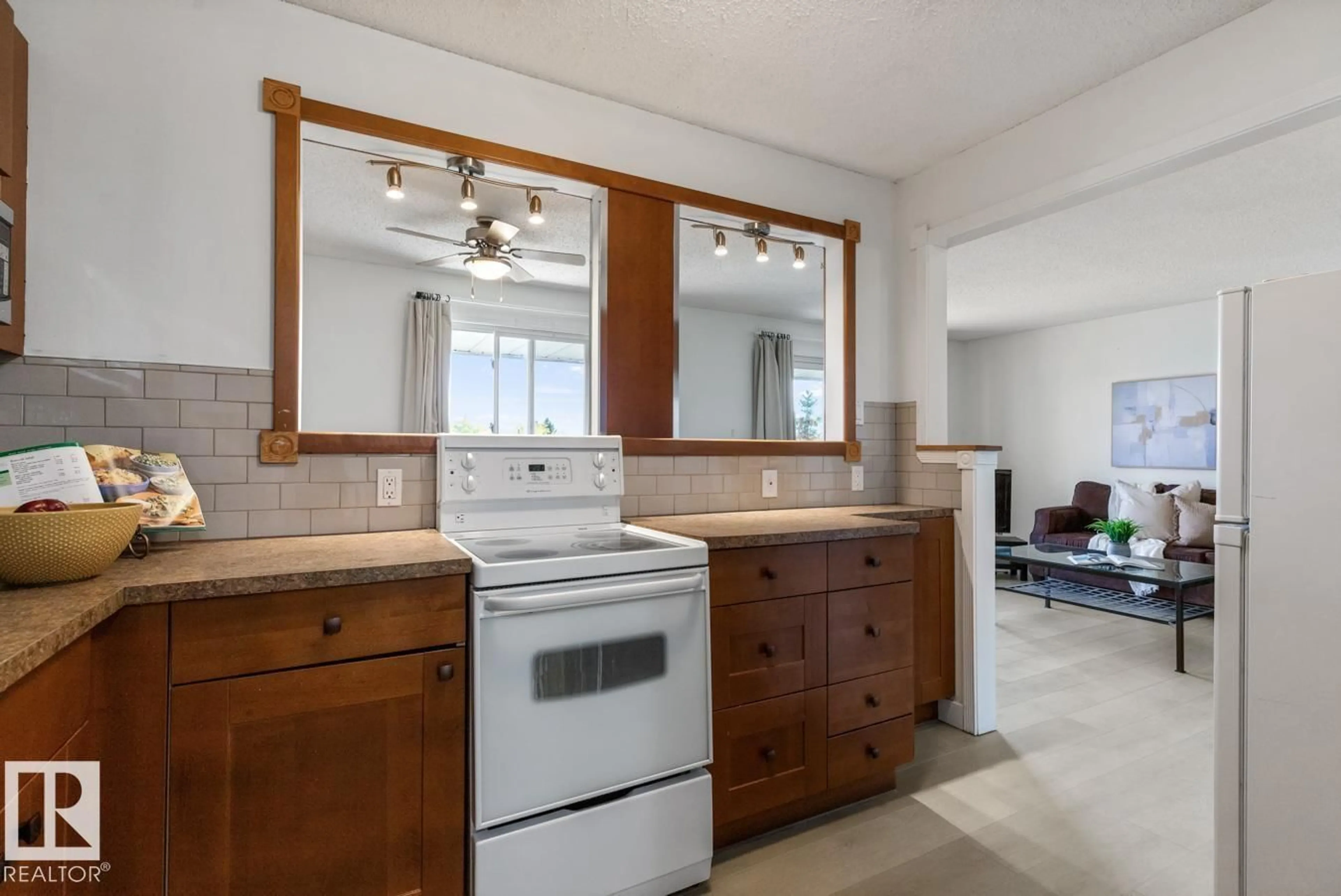 Standard kitchen, unknown for 5 - 3847 76 ST, Edmonton Alberta T6K2P9