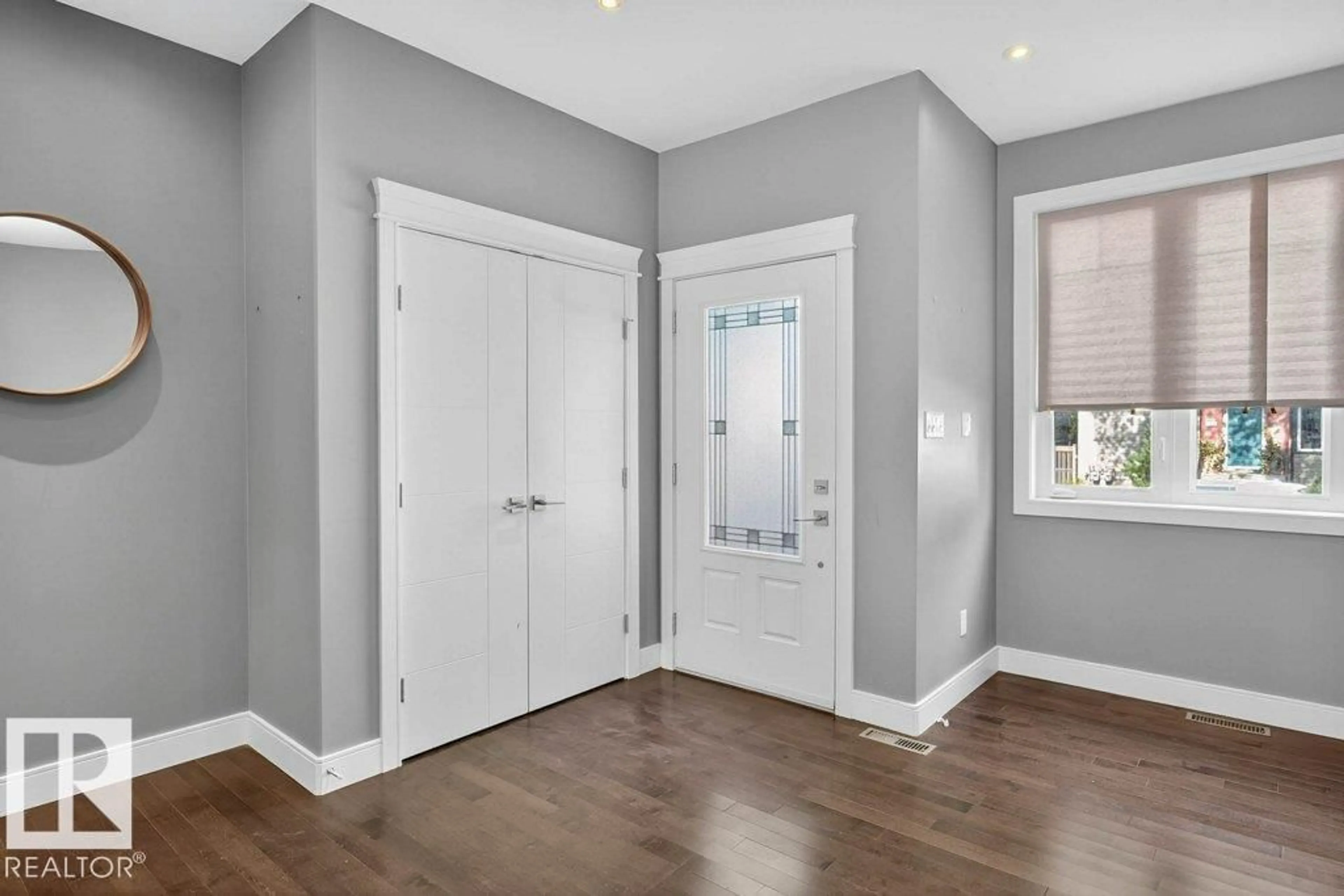 Indoor entryway for 7909 105 AV NW, Edmonton Alberta T6A3G9