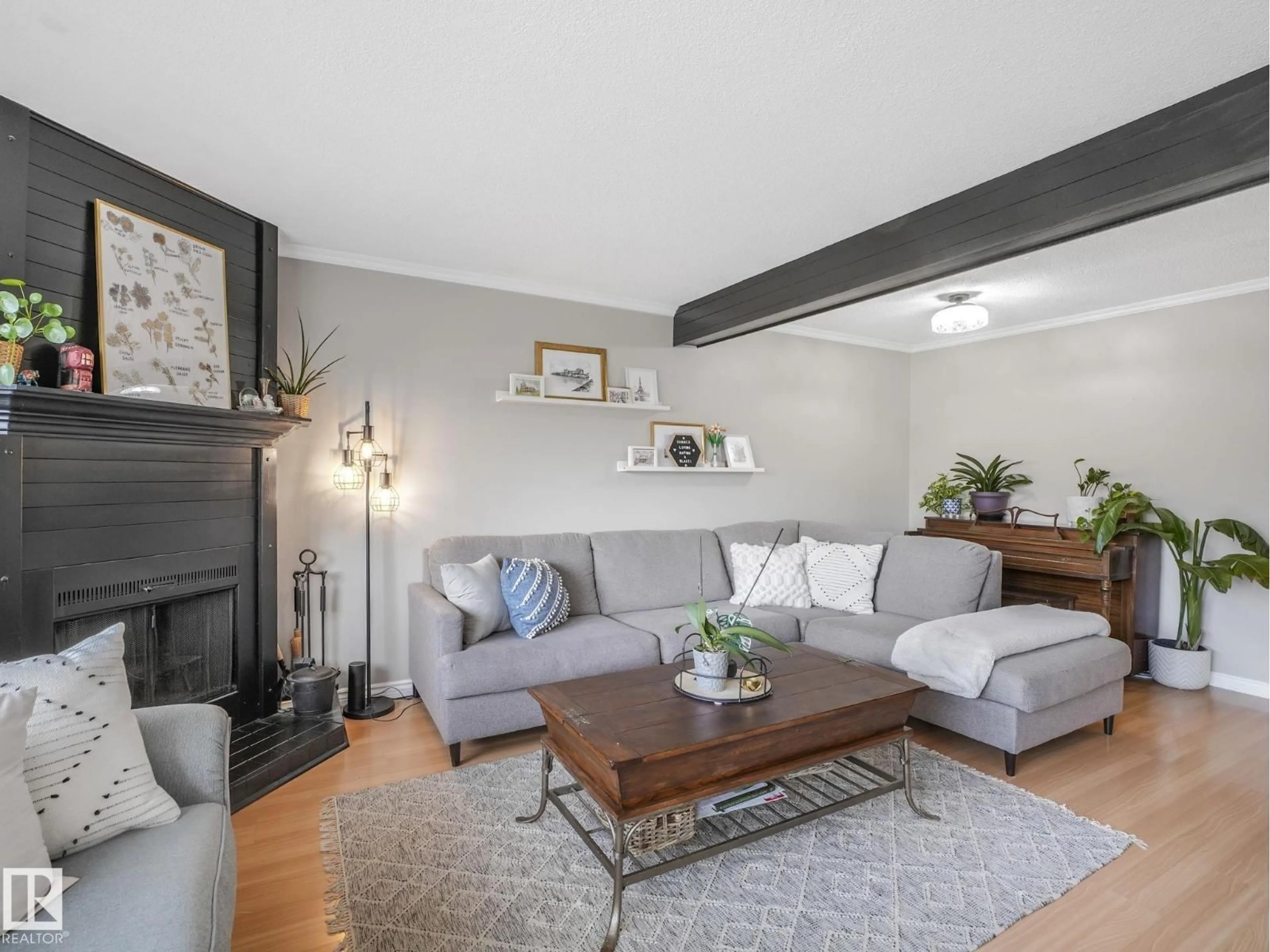 Living room with furniture, unknown for 3515 42 AV, Edmonton Alberta T6L5C7
