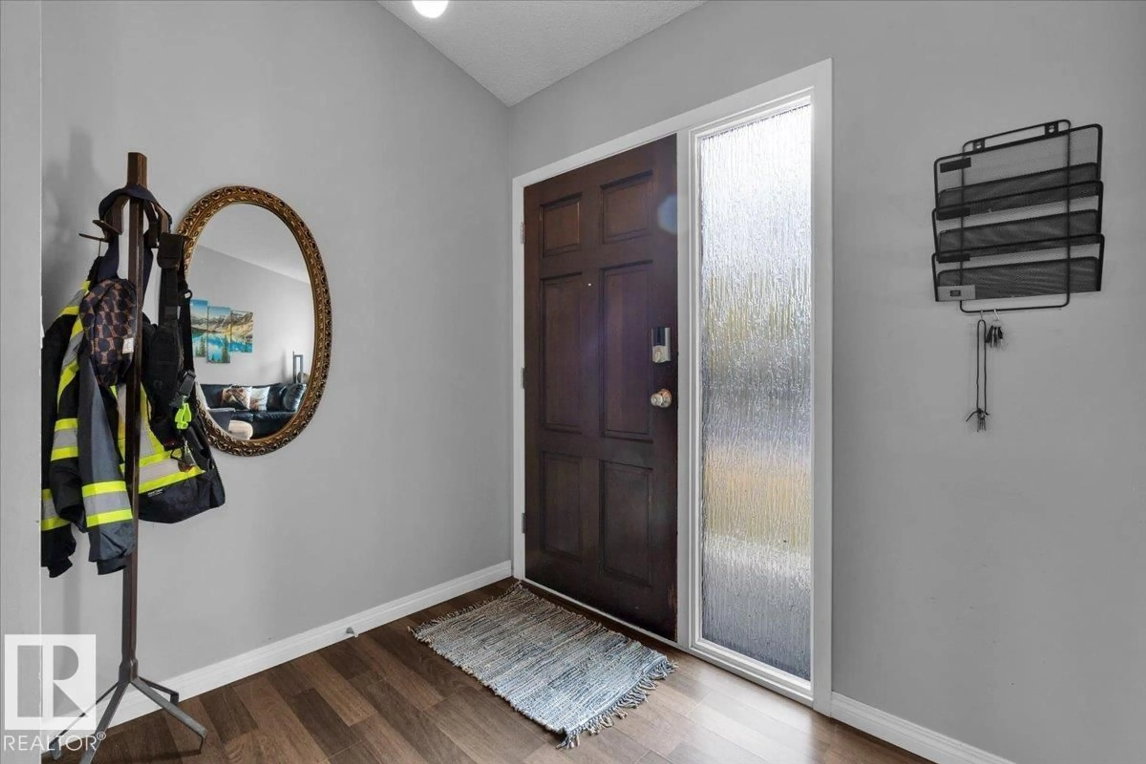 Indoor entryway for 4318 38 ST, Edmonton Alberta T6L4K4