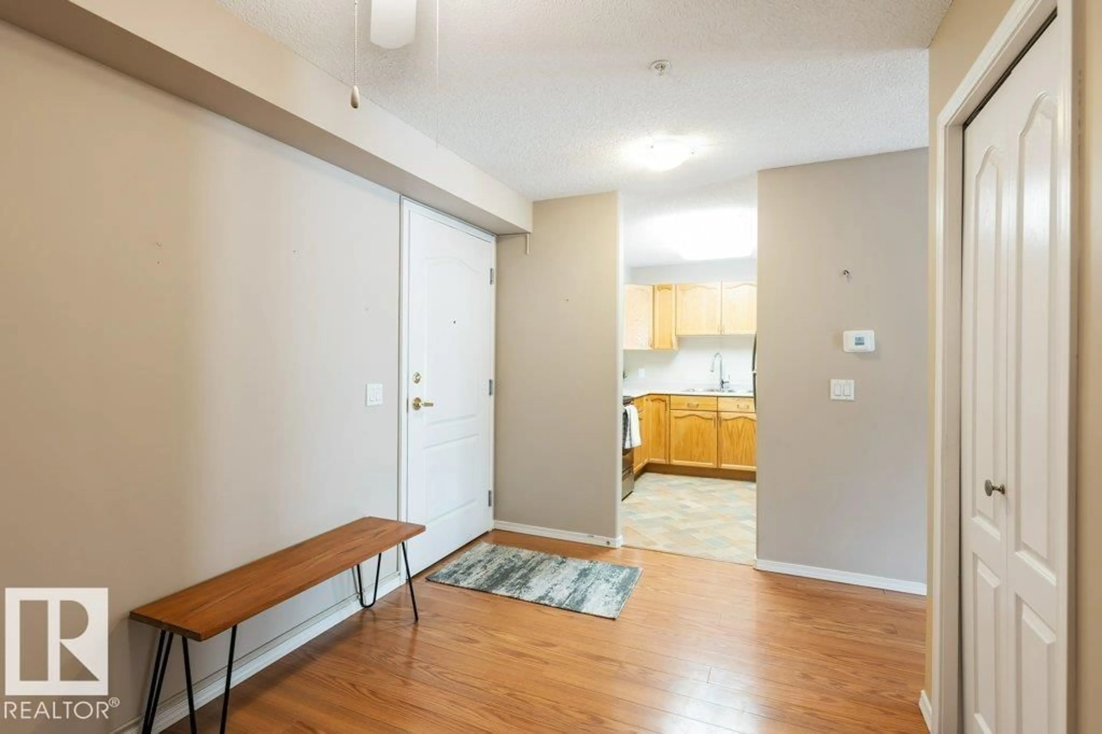 Indoor entryway for 204 - 160 KINGSWOOD BV, St. Albert Alberta T8N6Z2