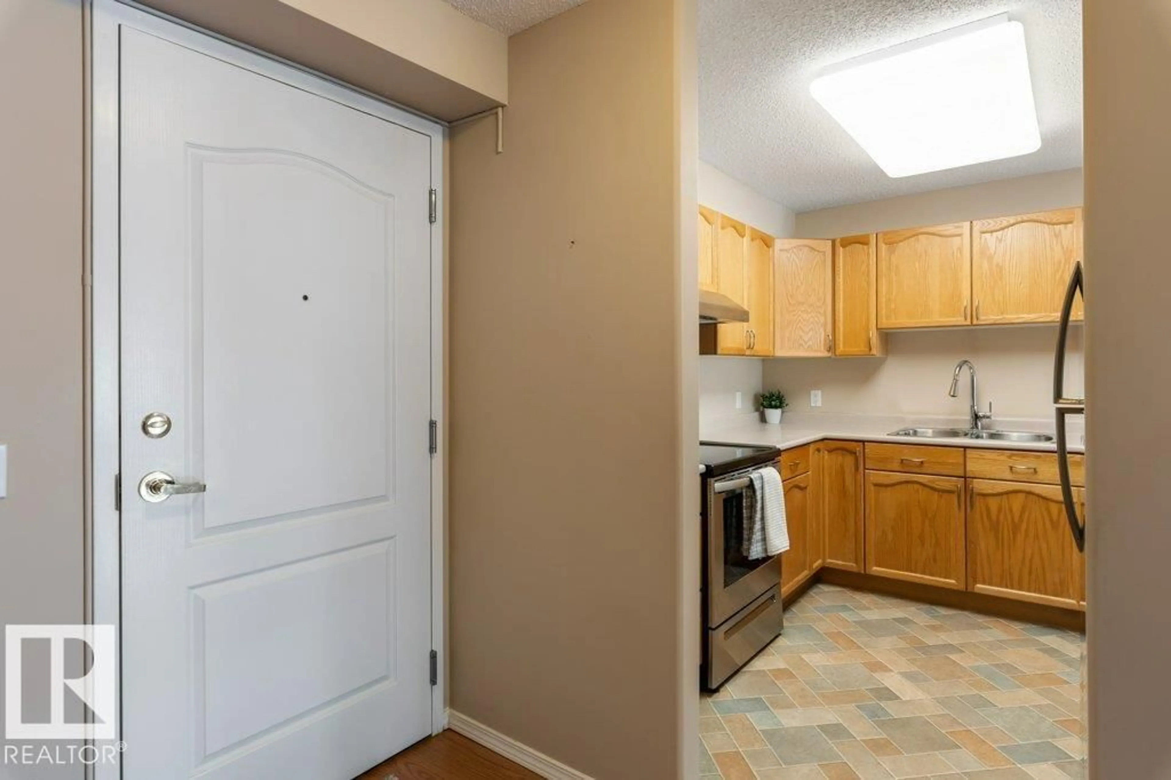 Standard kitchen, unknown for 204 - 160 KINGSWOOD BV, St. Albert Alberta T8N6Z2