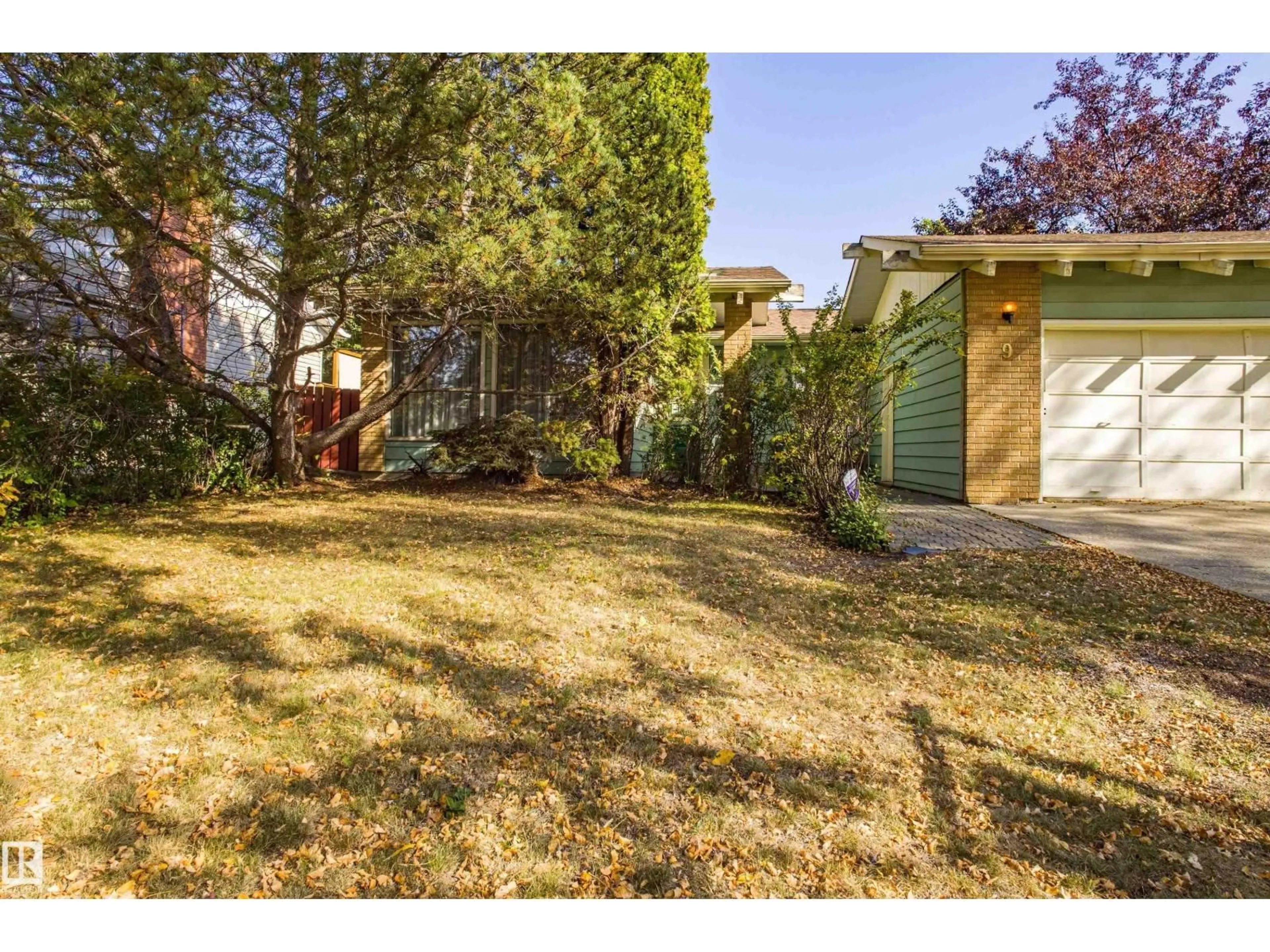 A pic from outside/outdoor area/front of a property/back of a property/a pic from drone, street for 9 GREER CR, St. Albert Alberta T8N1T7