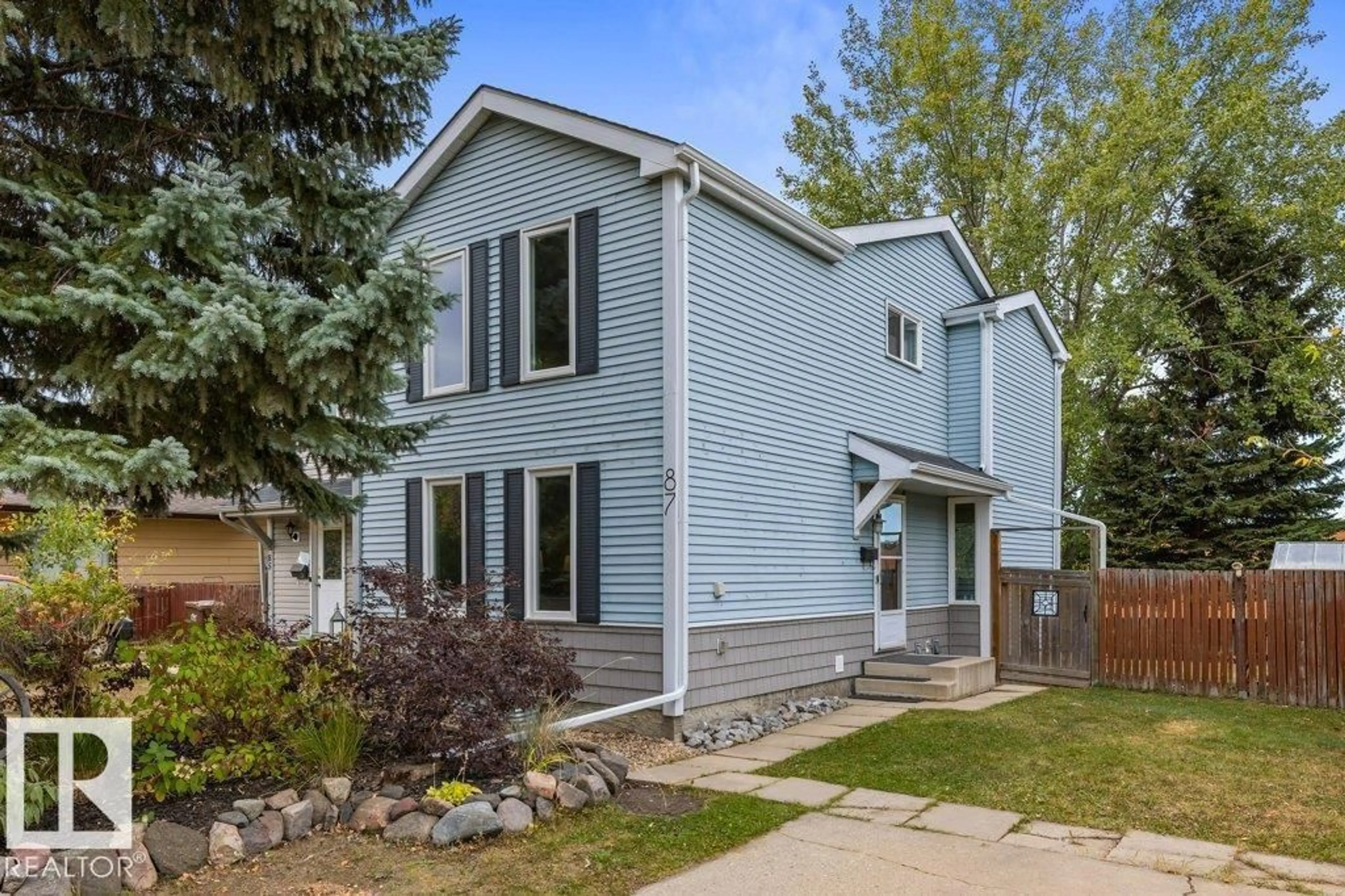 Home with vinyl exterior material, street for 87 WOODCREST AV, St. Albert Alberta T8N3H8