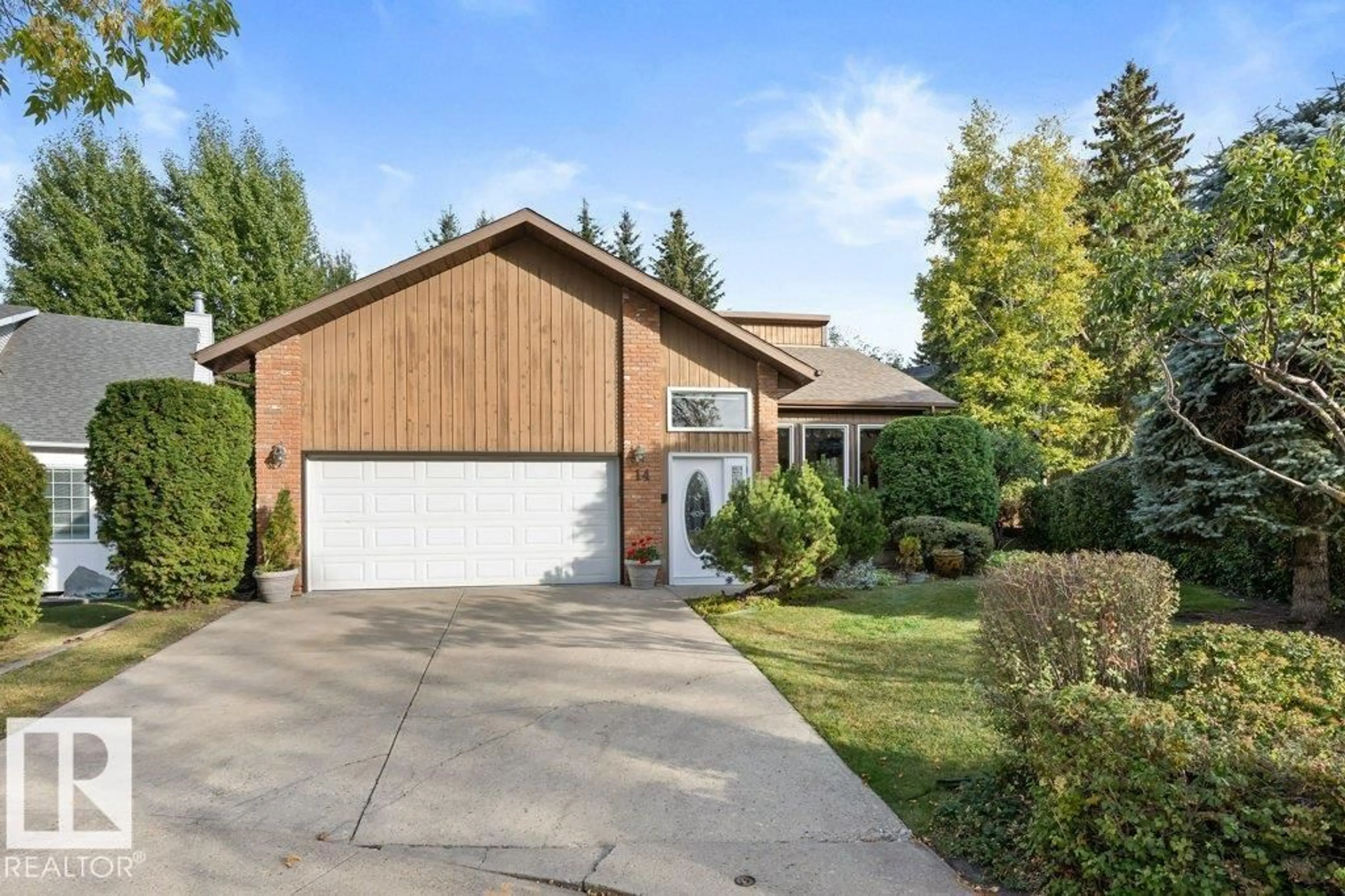 Home with vinyl exterior material, street for 14 WINDERMERE CR, St. Albert Alberta T8N3S5