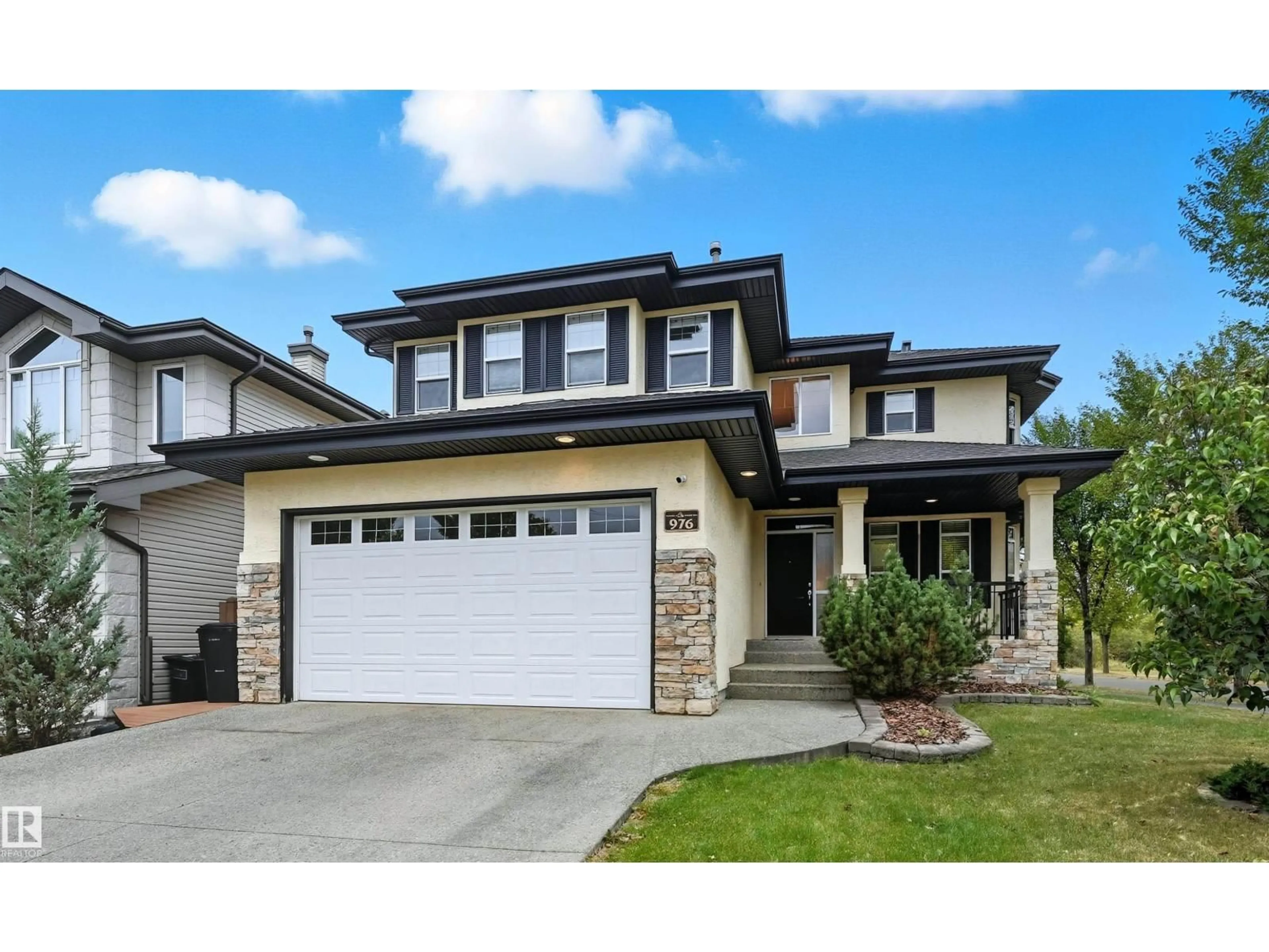 Home with vinyl exterior material, street for NW - 976 HOLLINGSWORTH BN, Edmonton Alberta T6R3G7