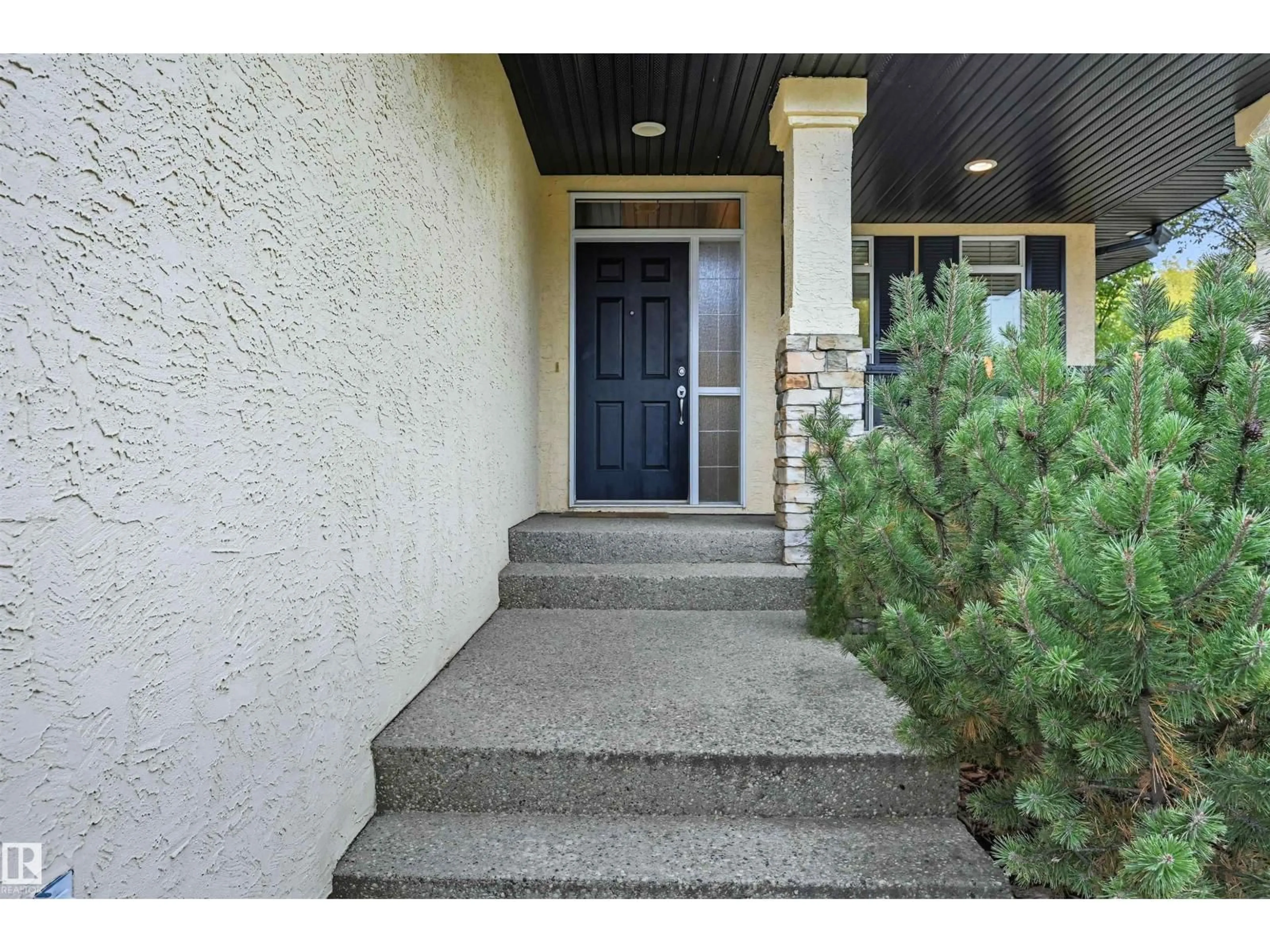 Indoor entryway for NW - 976 HOLLINGSWORTH BN, Edmonton Alberta T6R3G7