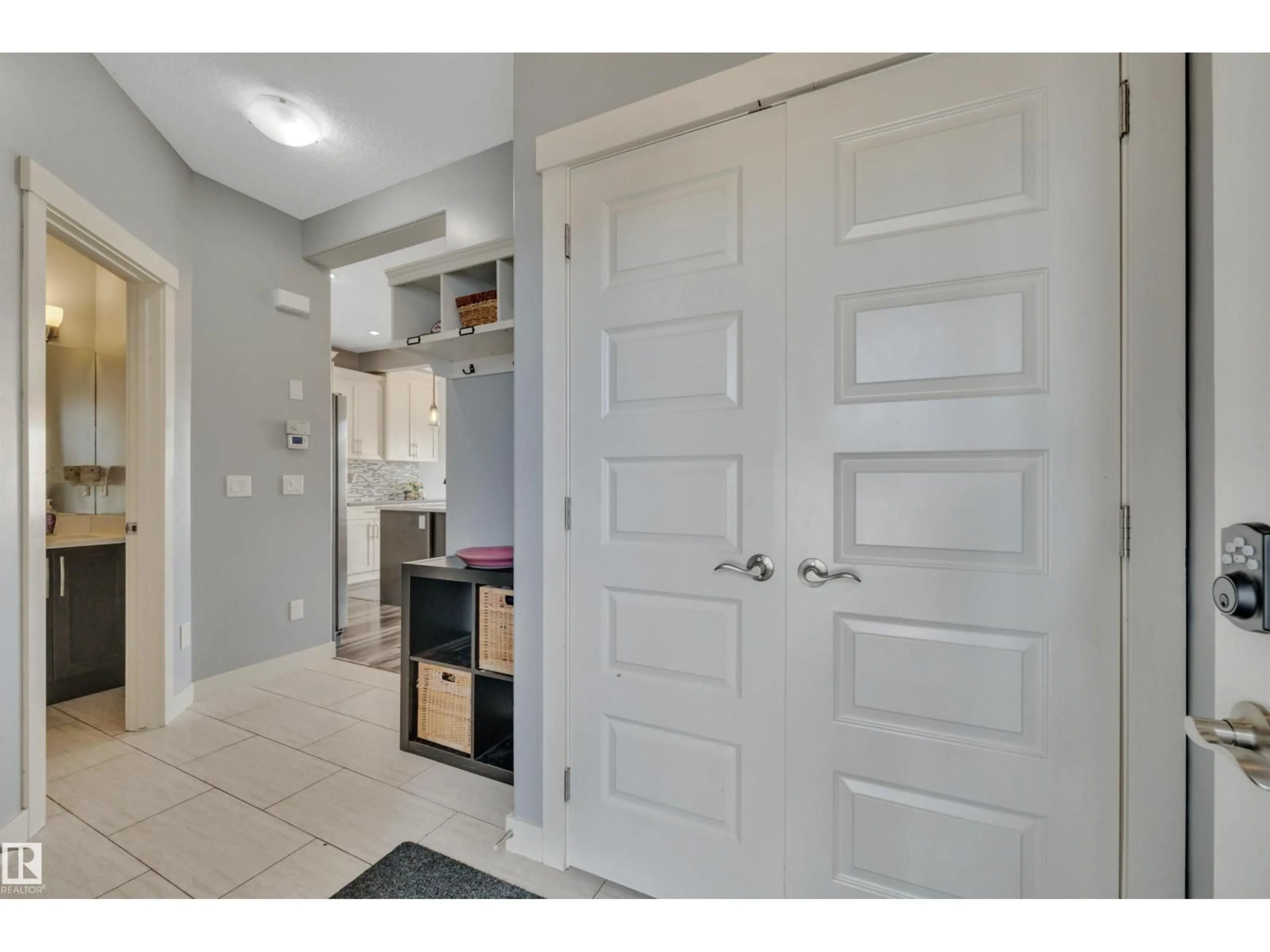 Indoor entryway for 5011 53 AV, Calmar Alberta T0C0V0