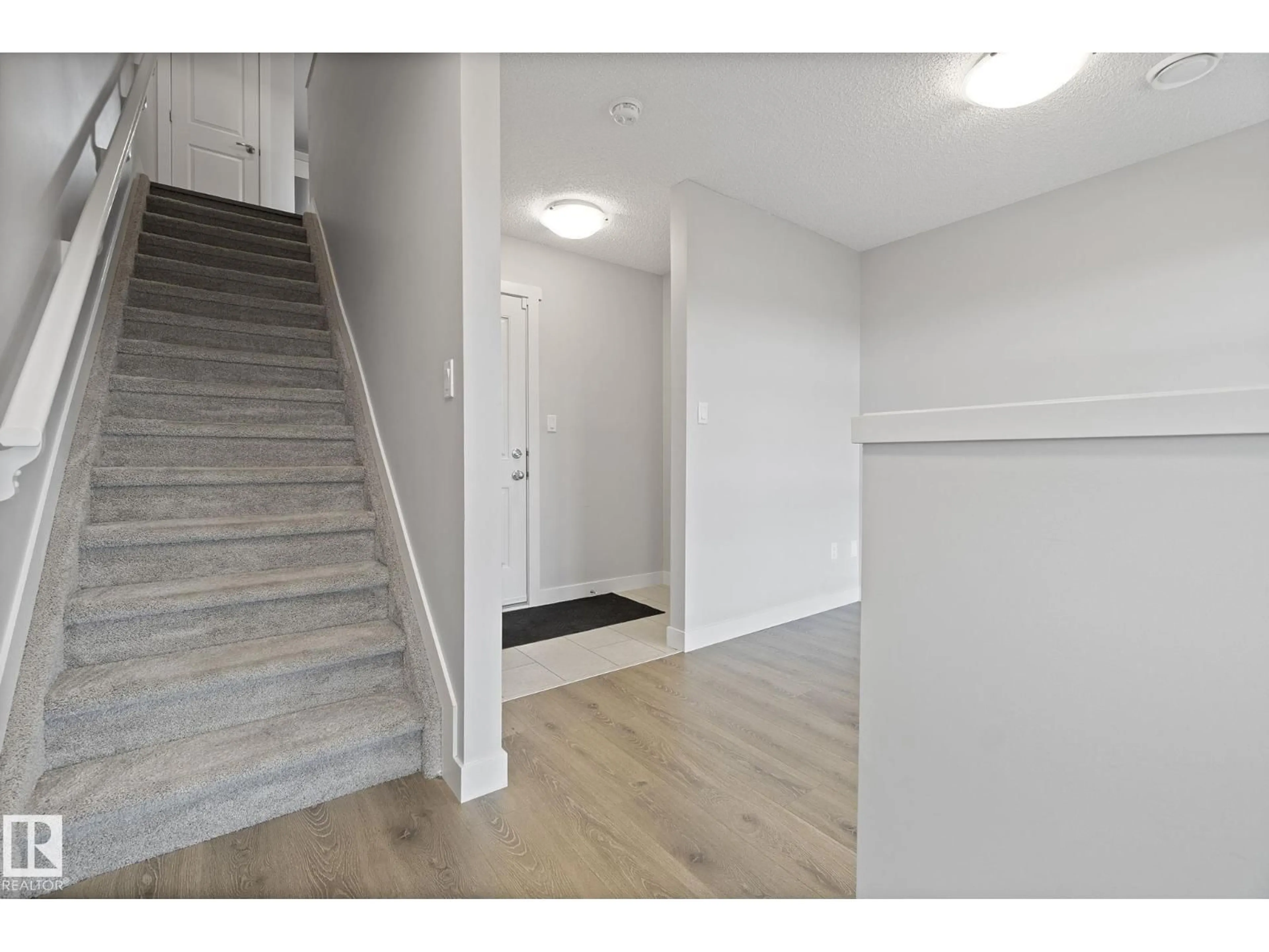Indoor entryway for 53 - 1203 163 ST, Edmonton Alberta T6W3X1