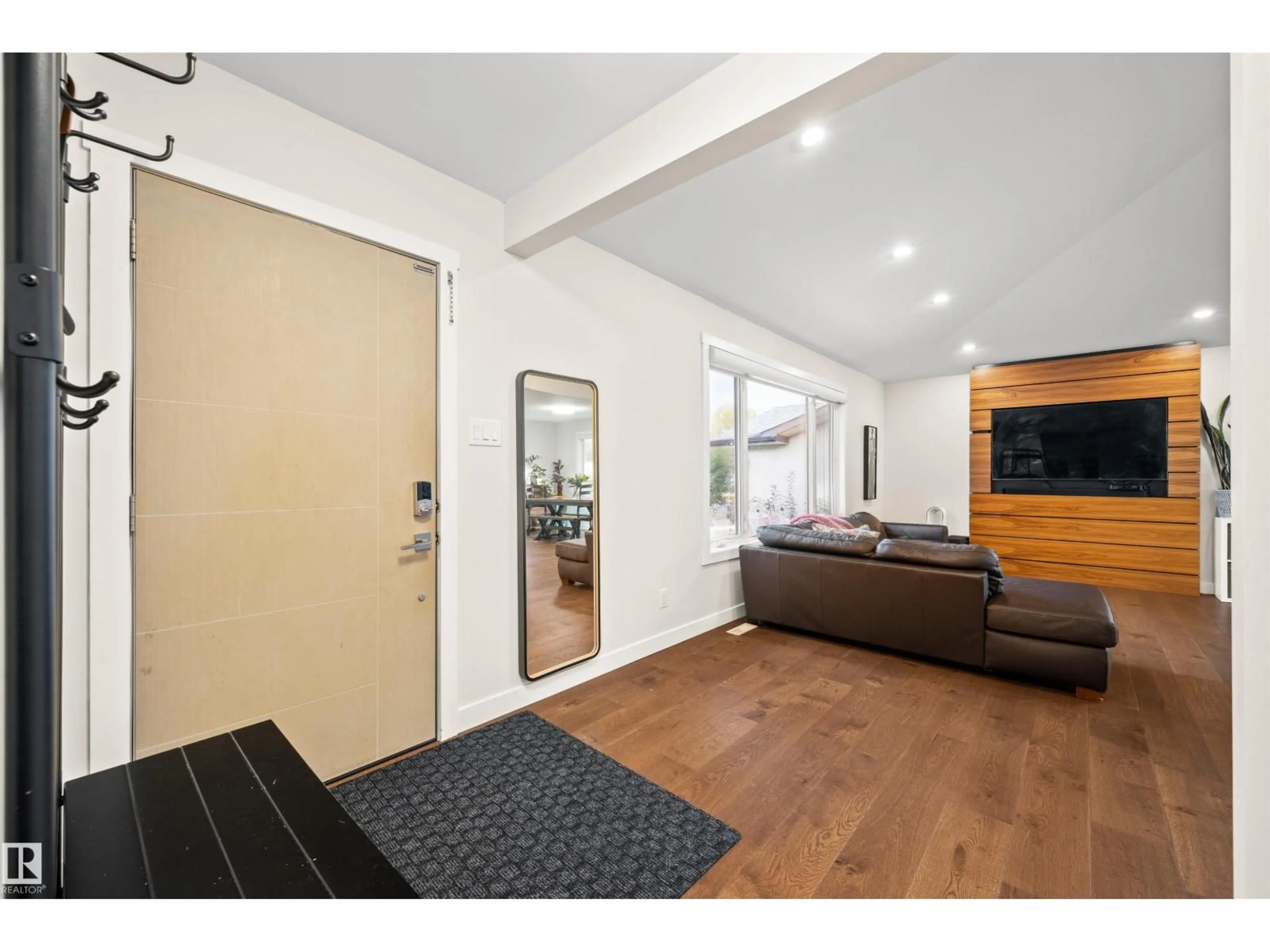 Indoor entryway for 8608 CONNORS RD, Edmonton Alberta T6C4B4