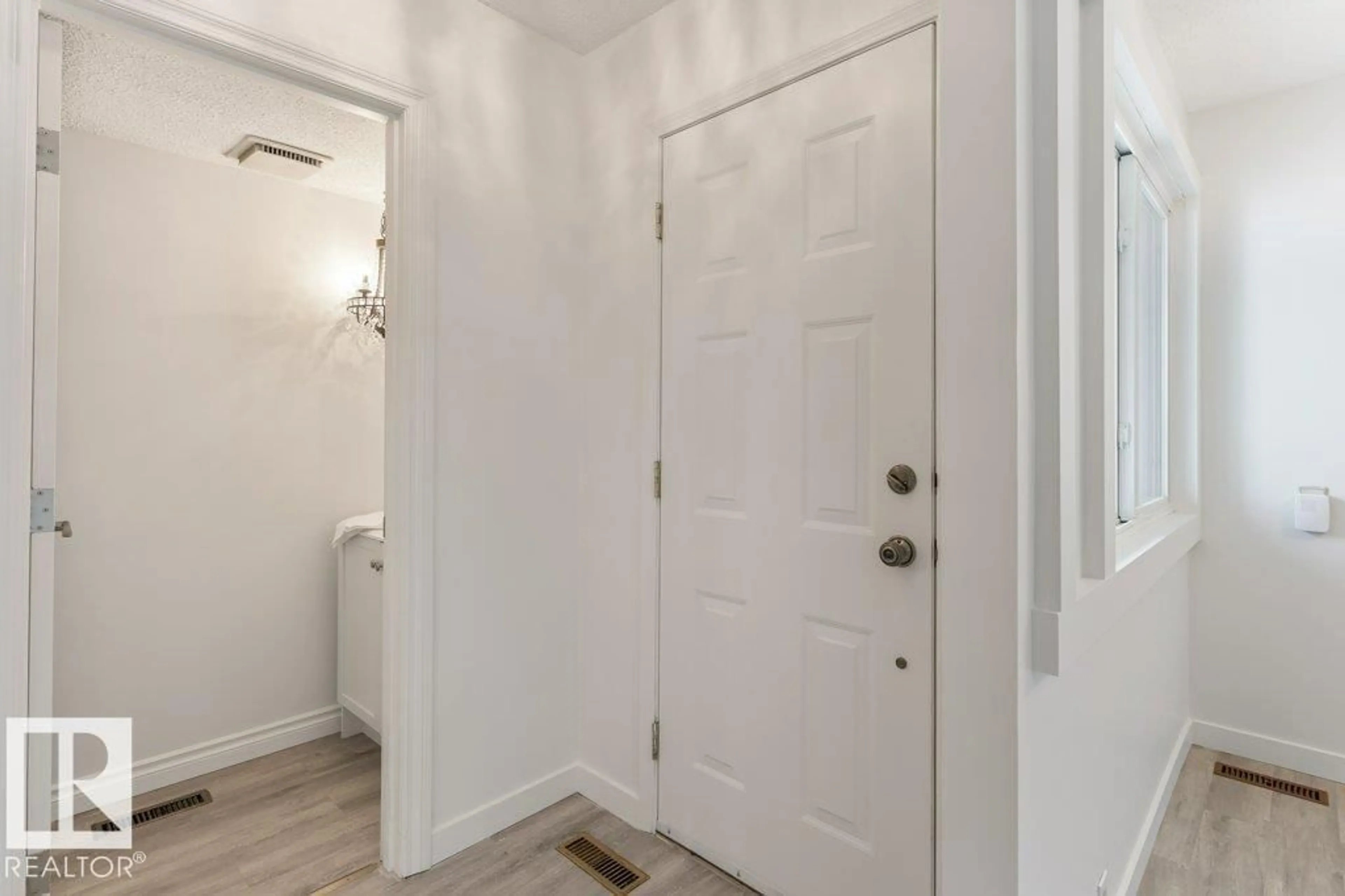 Indoor entryway for 70 FOREST GV, St. Albert Alberta T8N3X6