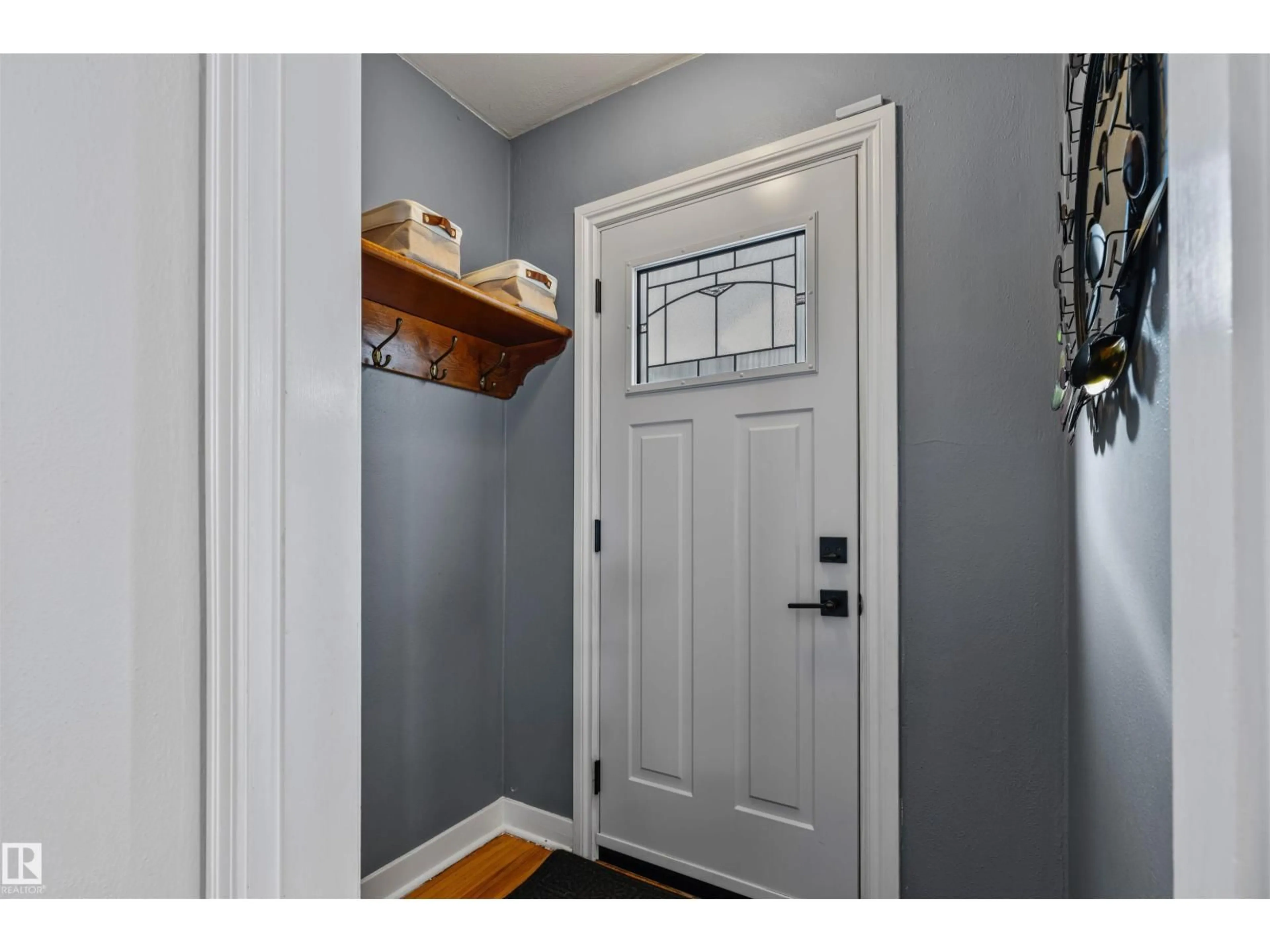 Indoor entryway for NW - 9756 88 AV, Edmonton Alberta T6E2P9