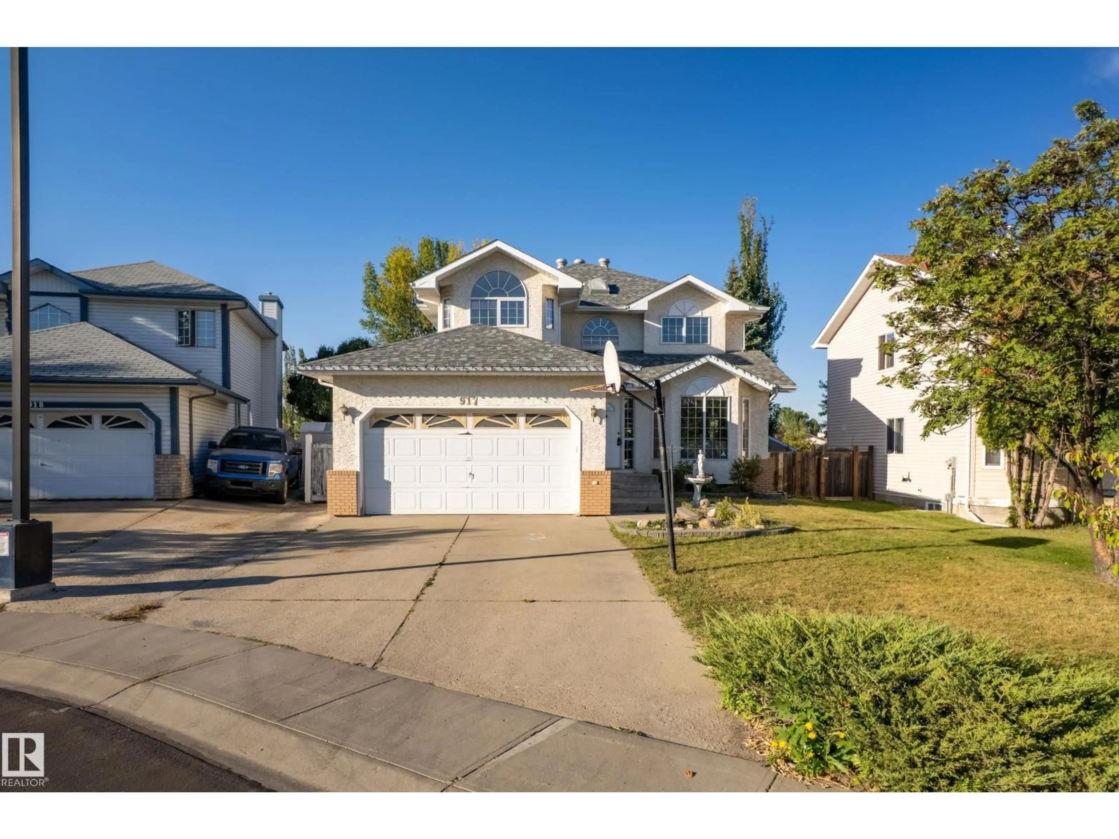 Home with vinyl exterior material, street for 917 ORMSBY WD, Edmonton Alberta T5T6A9