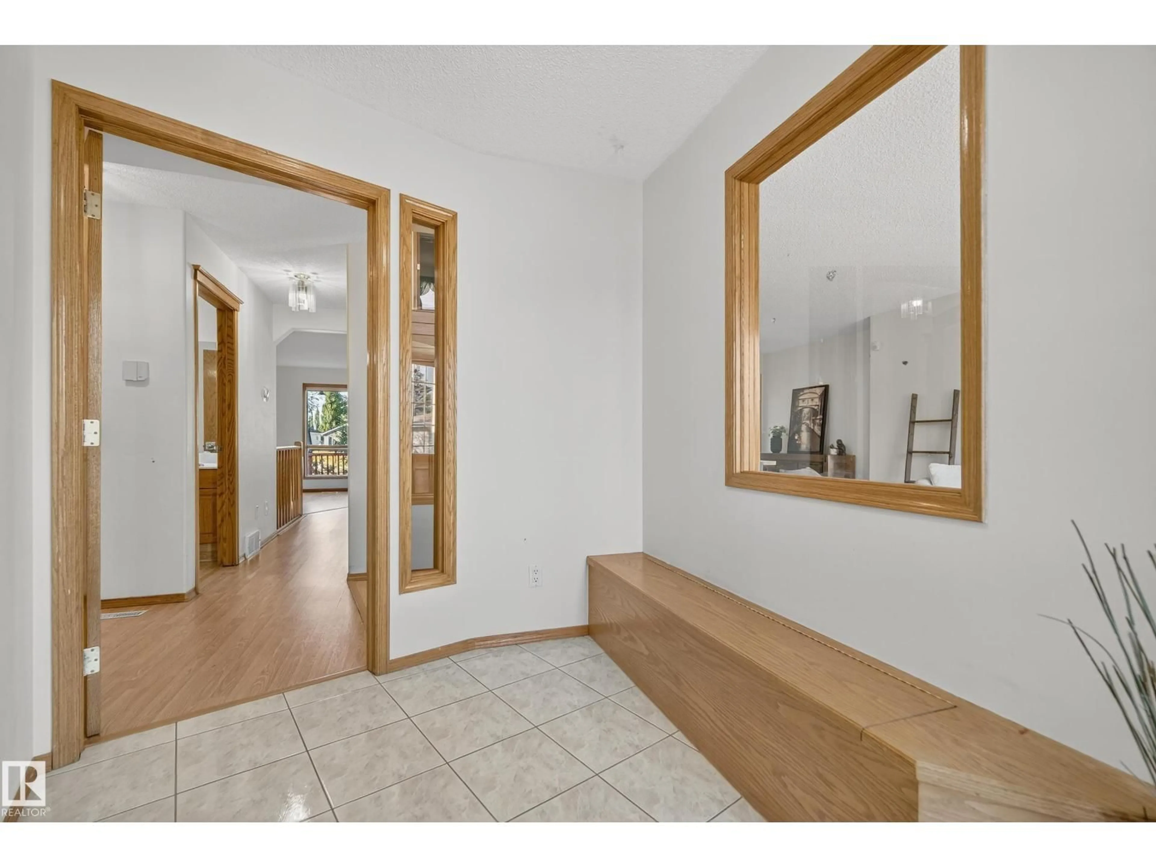 Indoor foyer for 917 ORMSBY WD, Edmonton Alberta T5T6A9