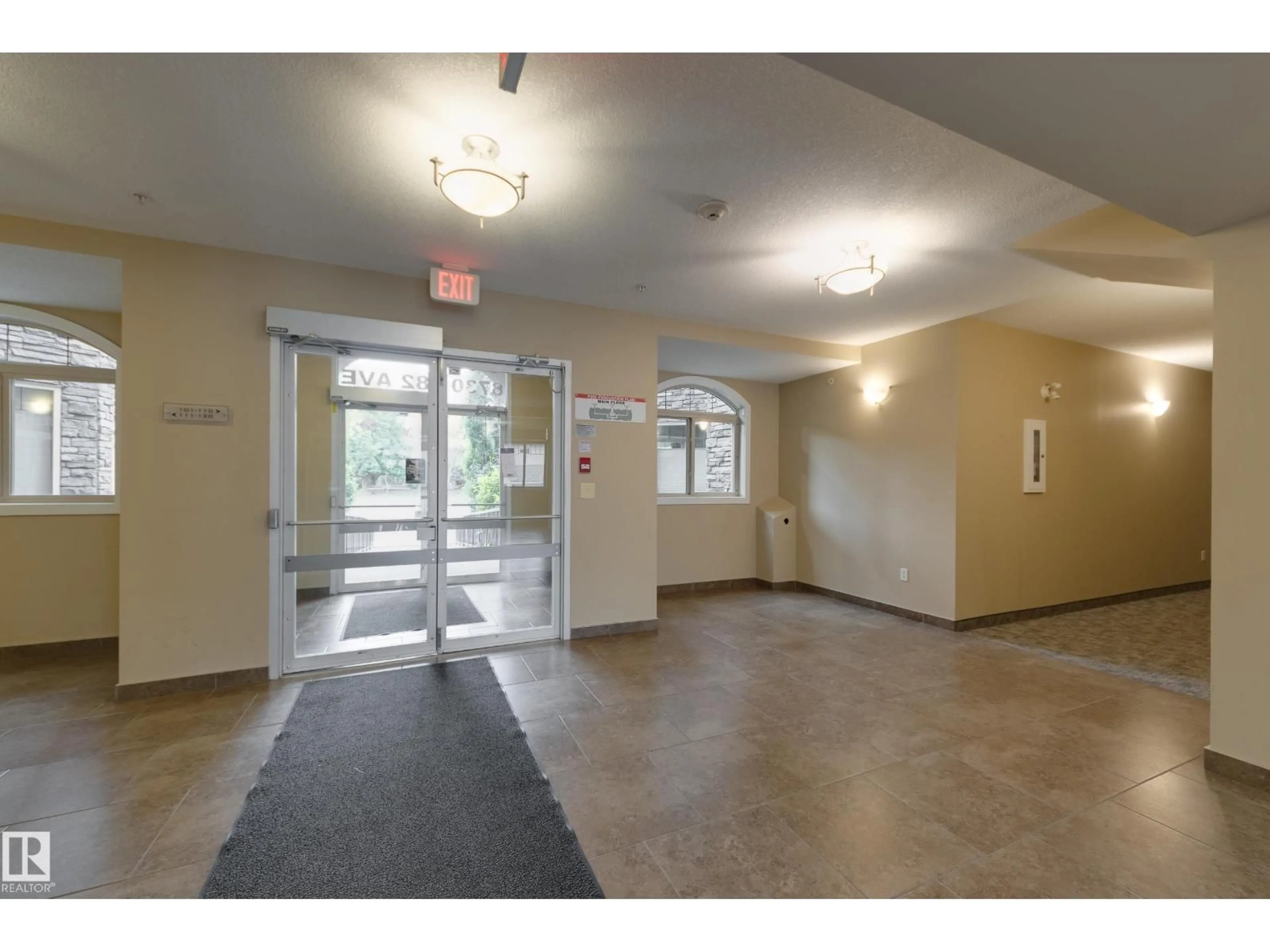 Indoor foyer for #103 - 8730 82 AV, Edmonton Alberta T6C0Z1
