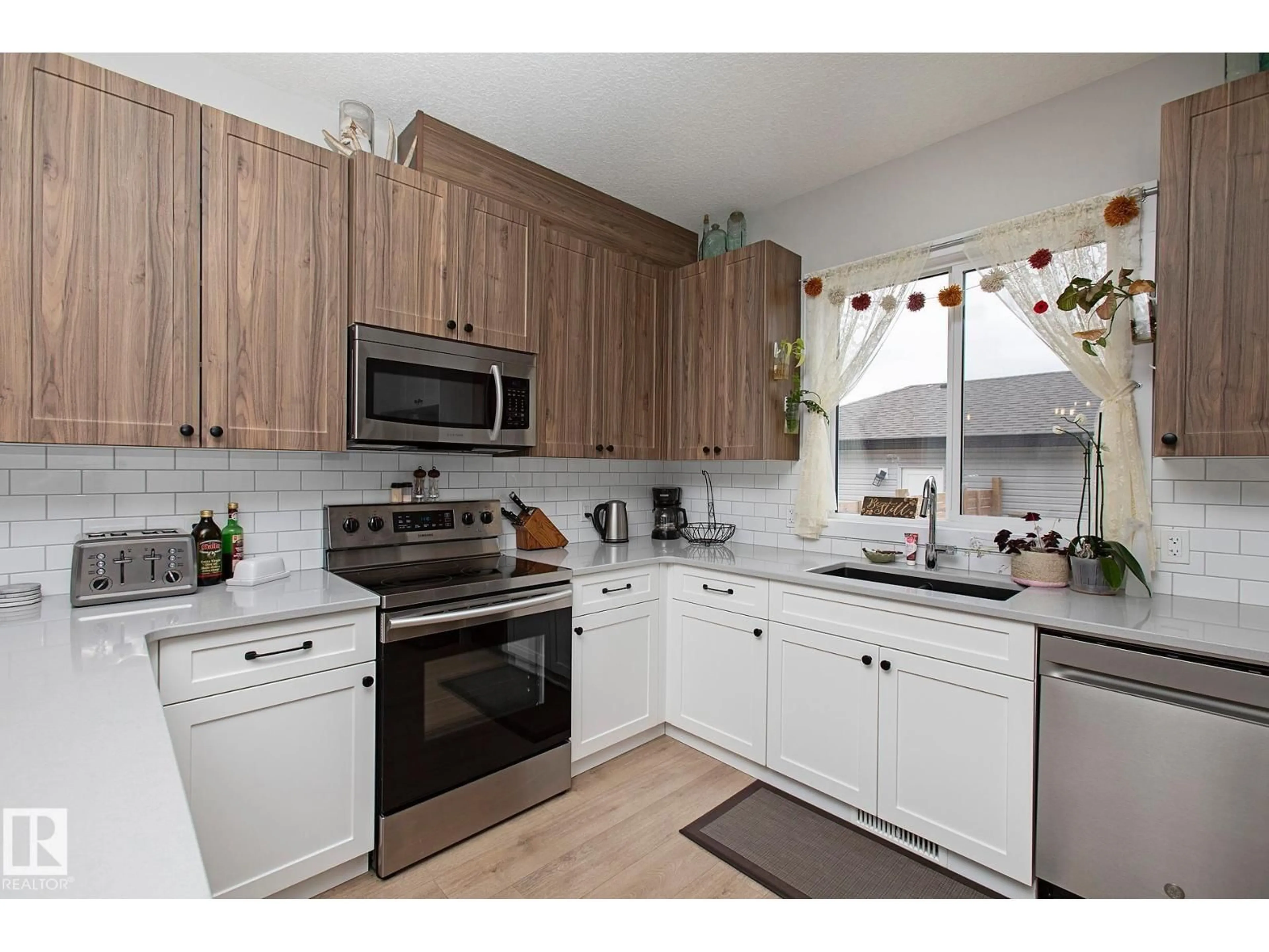 Standard kitchen, wood/laminate floor for 41 SIENNA BV, Fort Saskatchewan Alberta T8L0W3