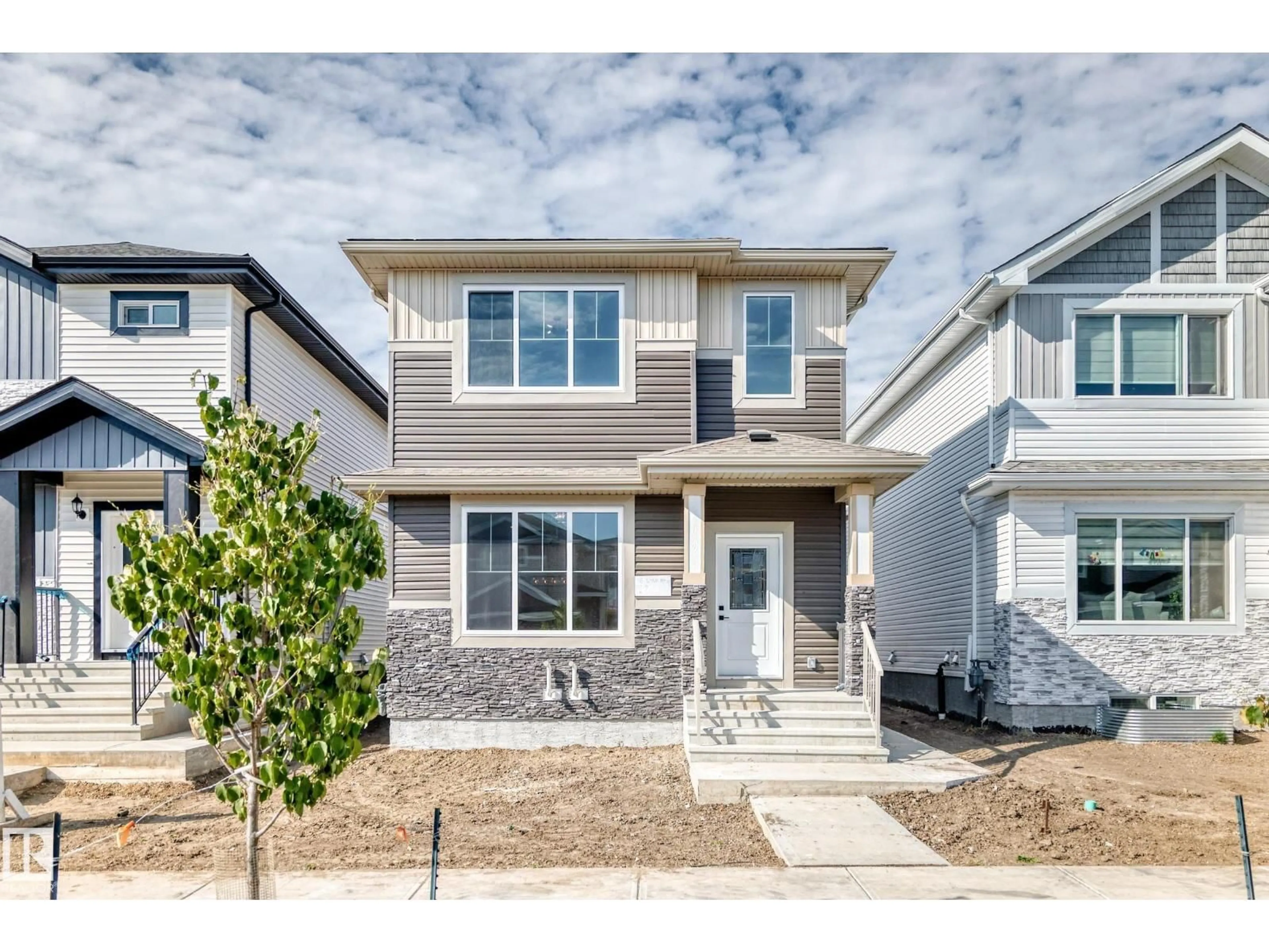 Home with vinyl exterior material, street for 58 WYATT RG, Fort Saskatchewan Alberta T8L0Y2