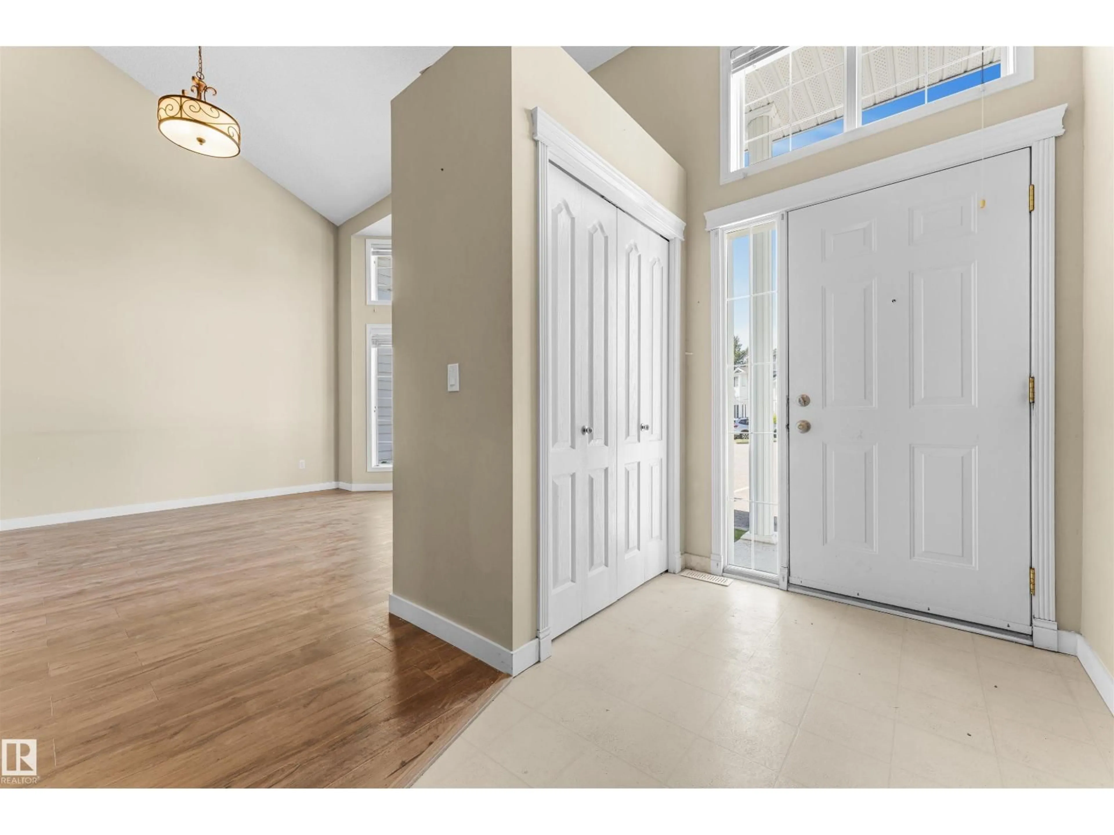 Indoor entryway for 82 - 3380 28A AV, Edmonton Alberta T6T1V4