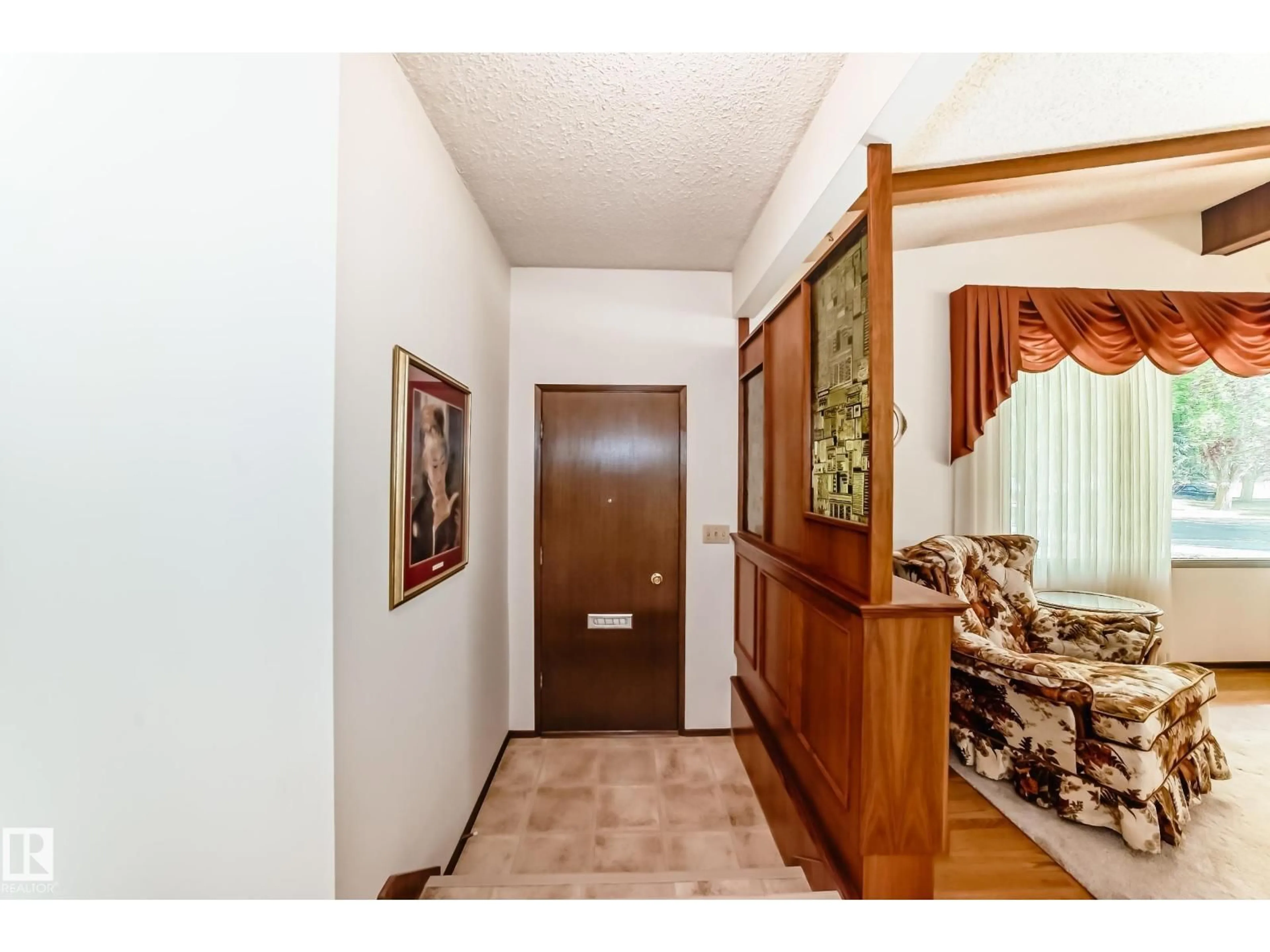 Indoor entryway for 70 FLEETWOOD CR, St. Albert Alberta T8N1R5