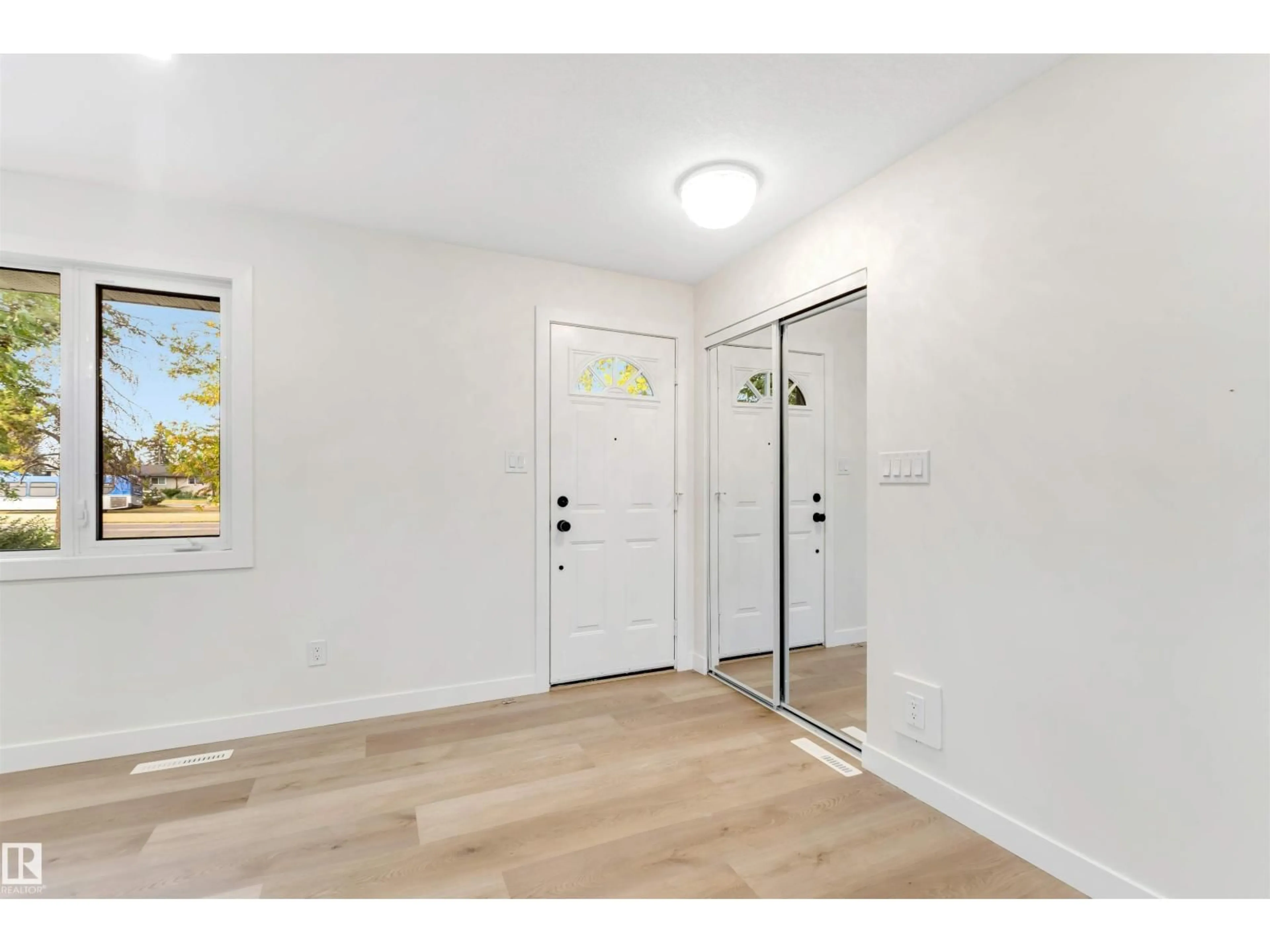 Indoor entryway for 5907 137 AV, Edmonton Alberta T5A0P1