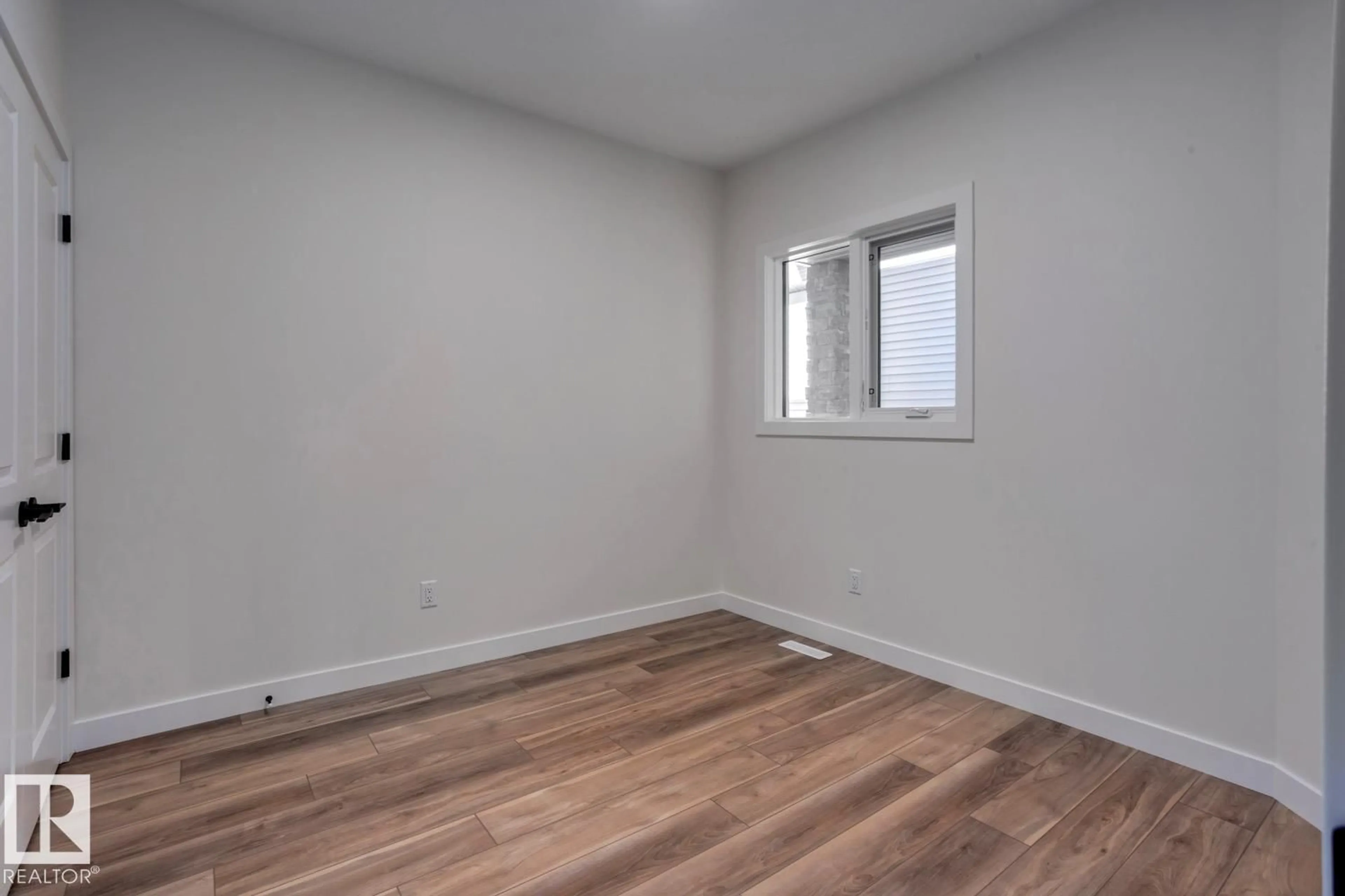 A pic of a room for 319 28 ST, Edmonton Alberta T6X1A7