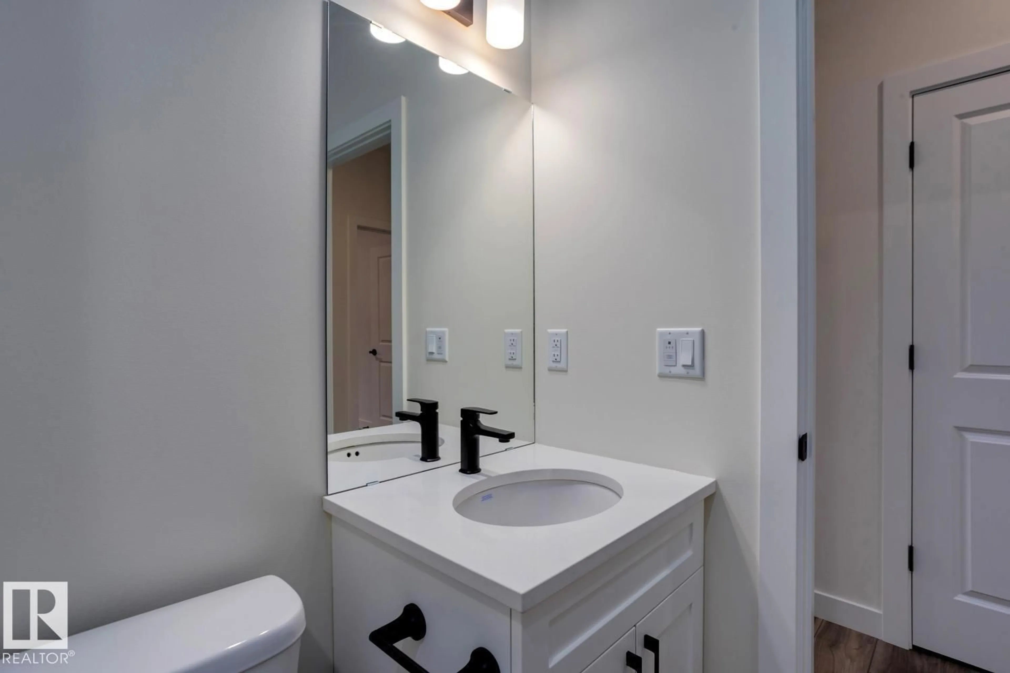Standard bathroom, ceramic/tile floor for 319 28 ST, Edmonton Alberta T6X1A7