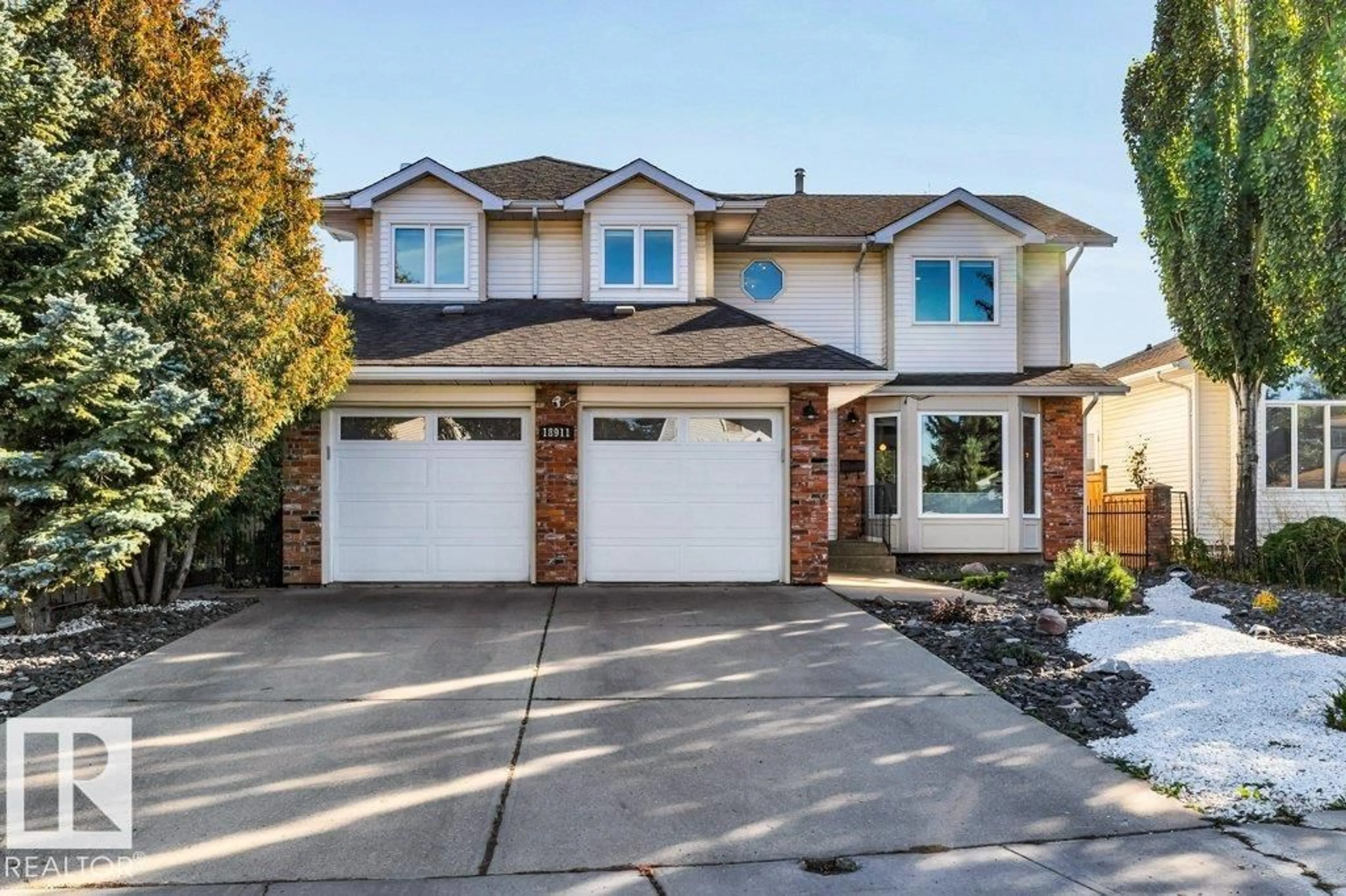 Home with brick exterior material, street for 18911 94 AV NW, Edmonton Alberta T5T4X5