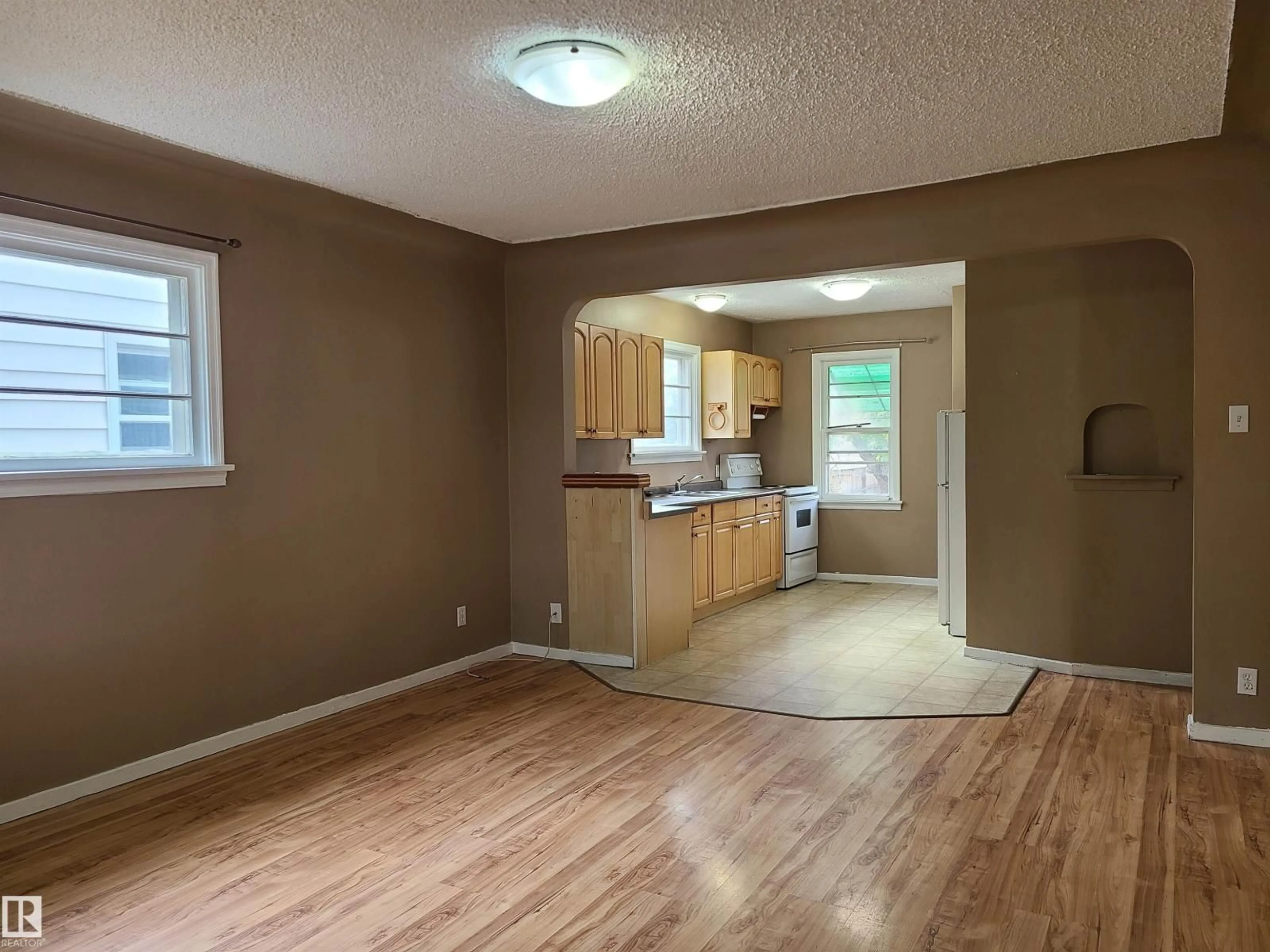A pic of a room for 12414 90 ST, Edmonton Alberta T5B3Z8