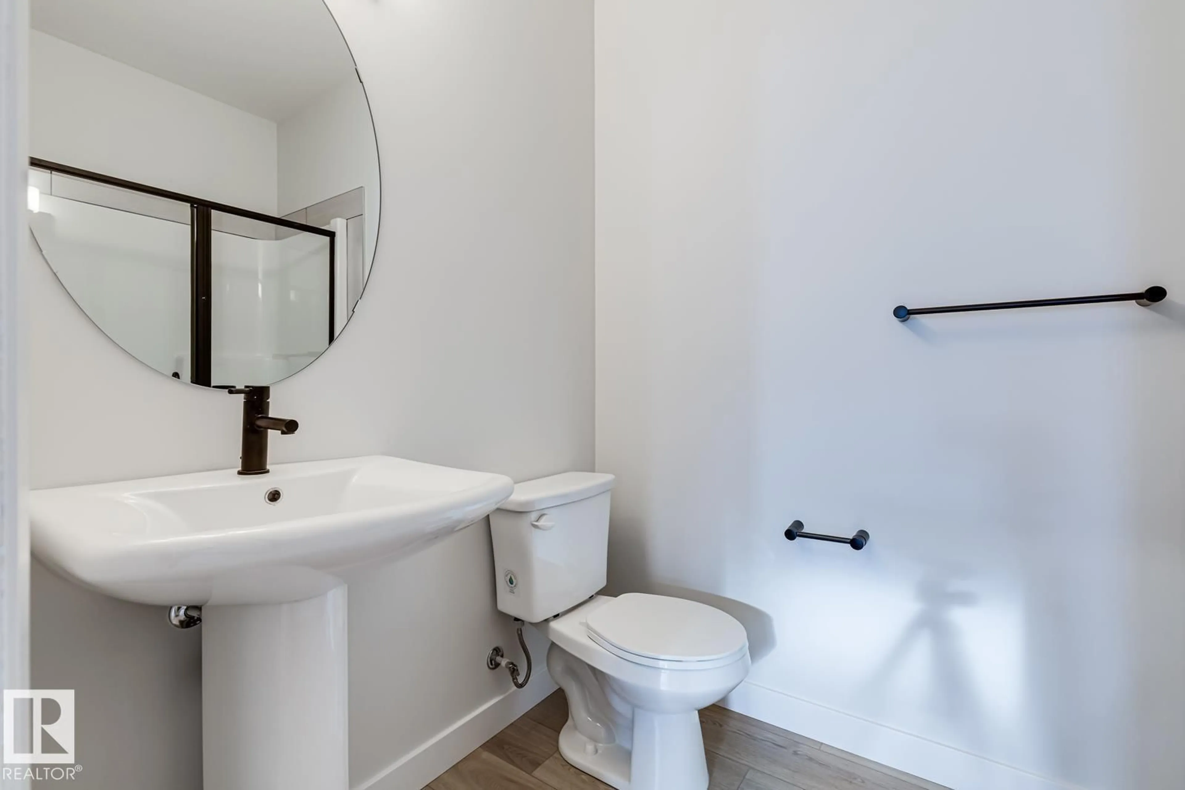 Standard bathroom, unknown for 3719 42 AV, Beaumont Alberta T4X3B3