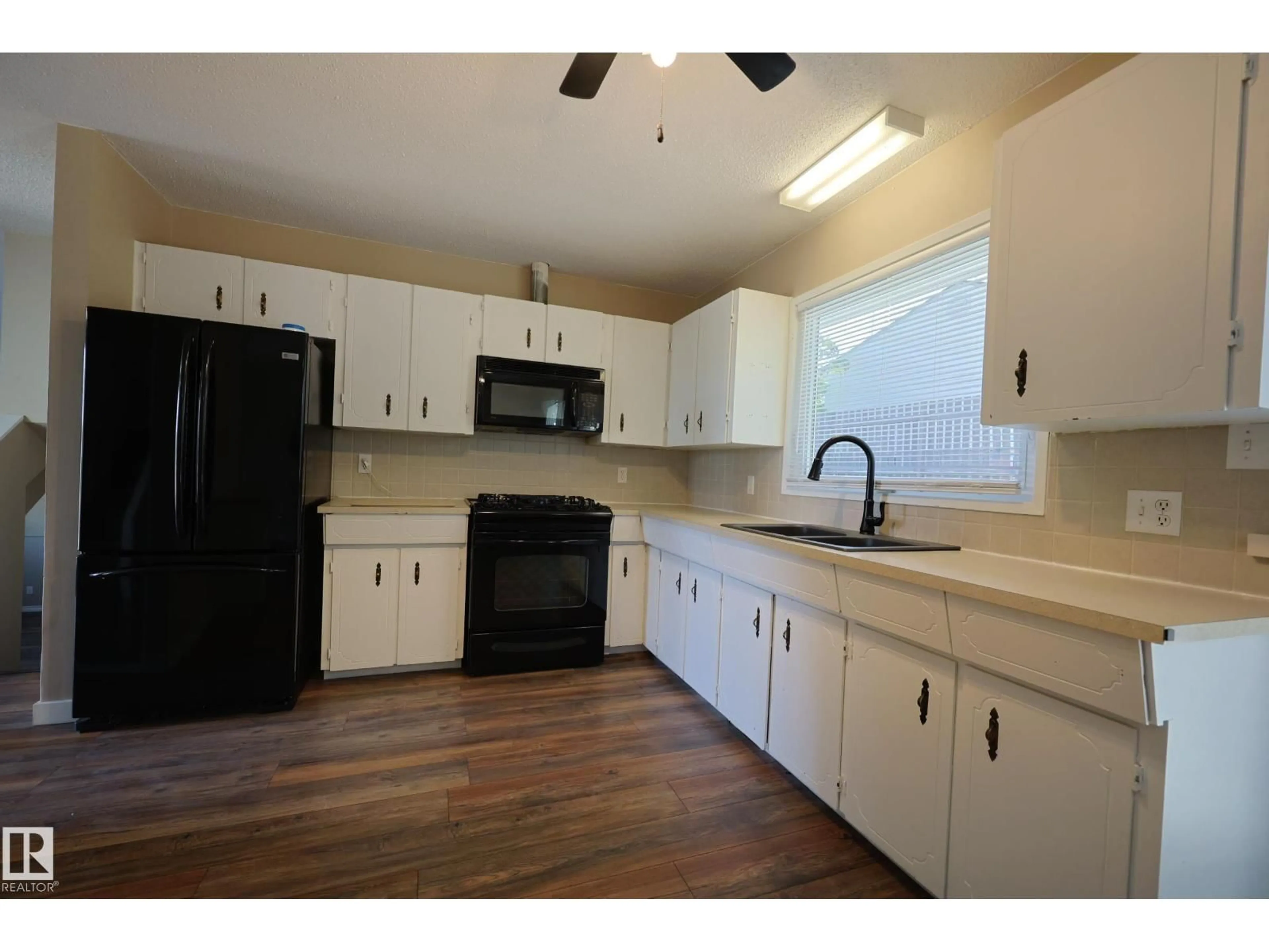 Standard kitchen, unknown for 5324 49 AV, Onoway Alberta T0E1V0