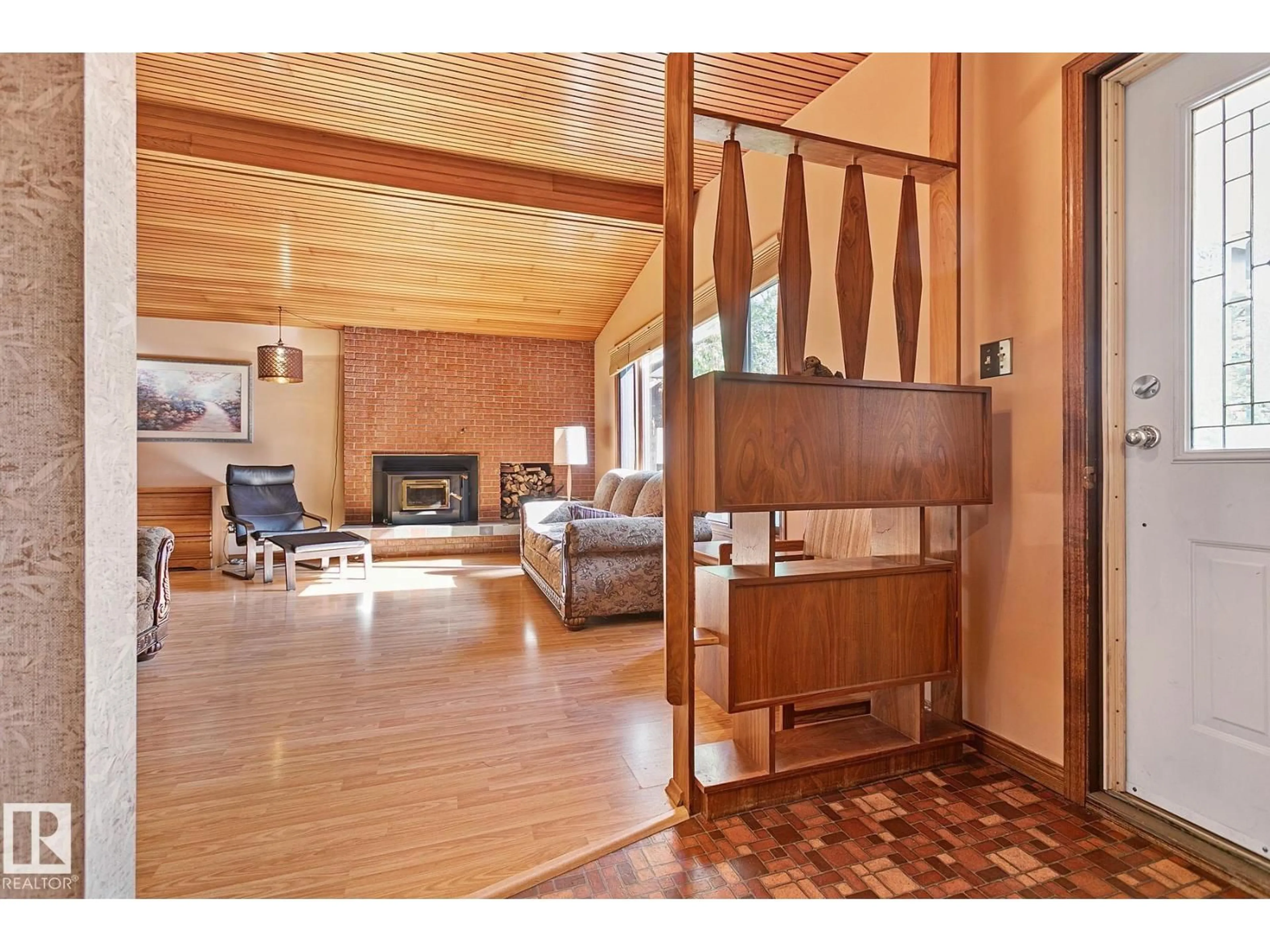 Indoor foyer for 11612 36 AV, Edmonton Alberta T6J0C7