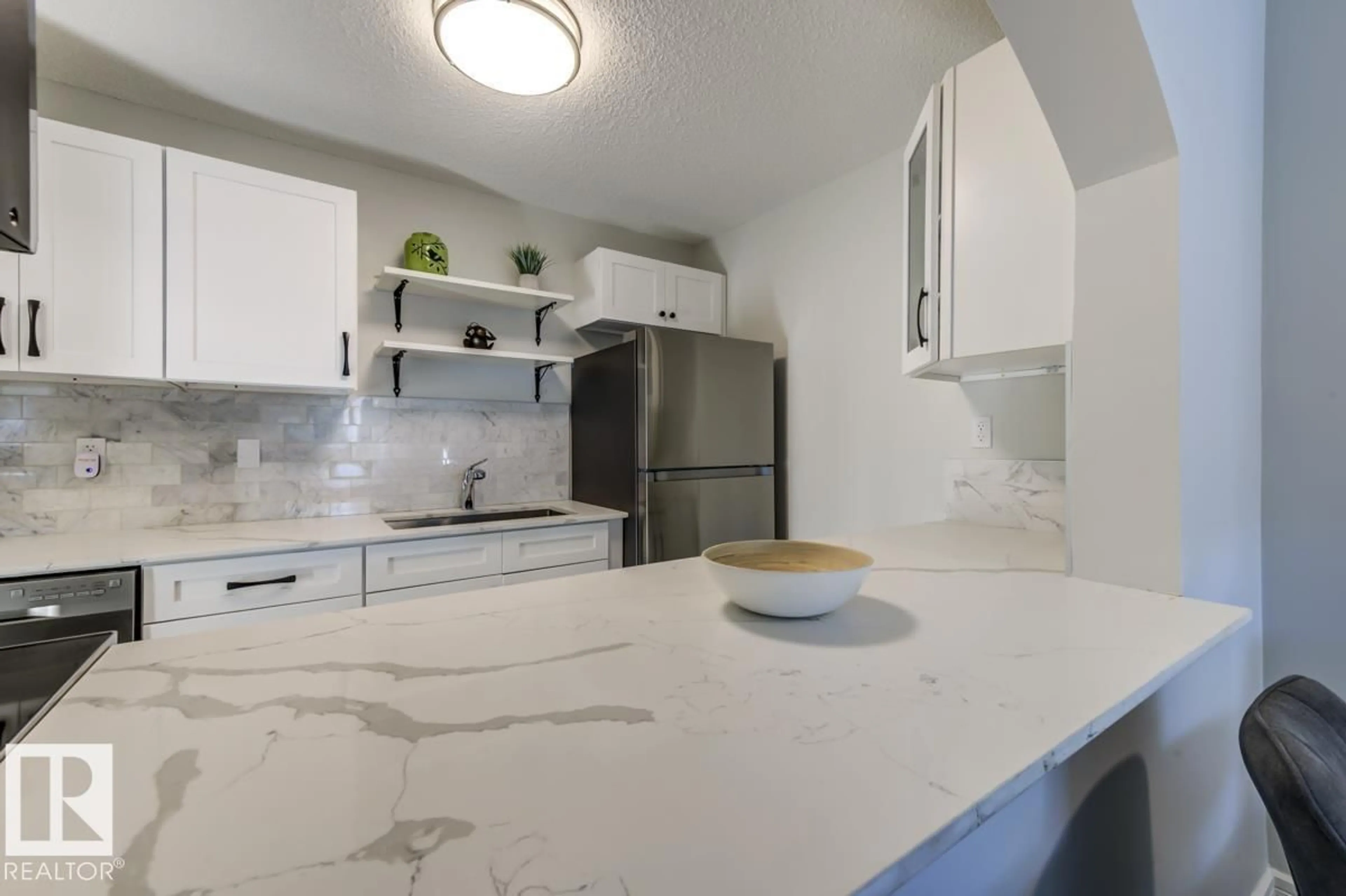 Unknown for 105 - 10620 104 ST NW, Edmonton Alberta T5H2W2