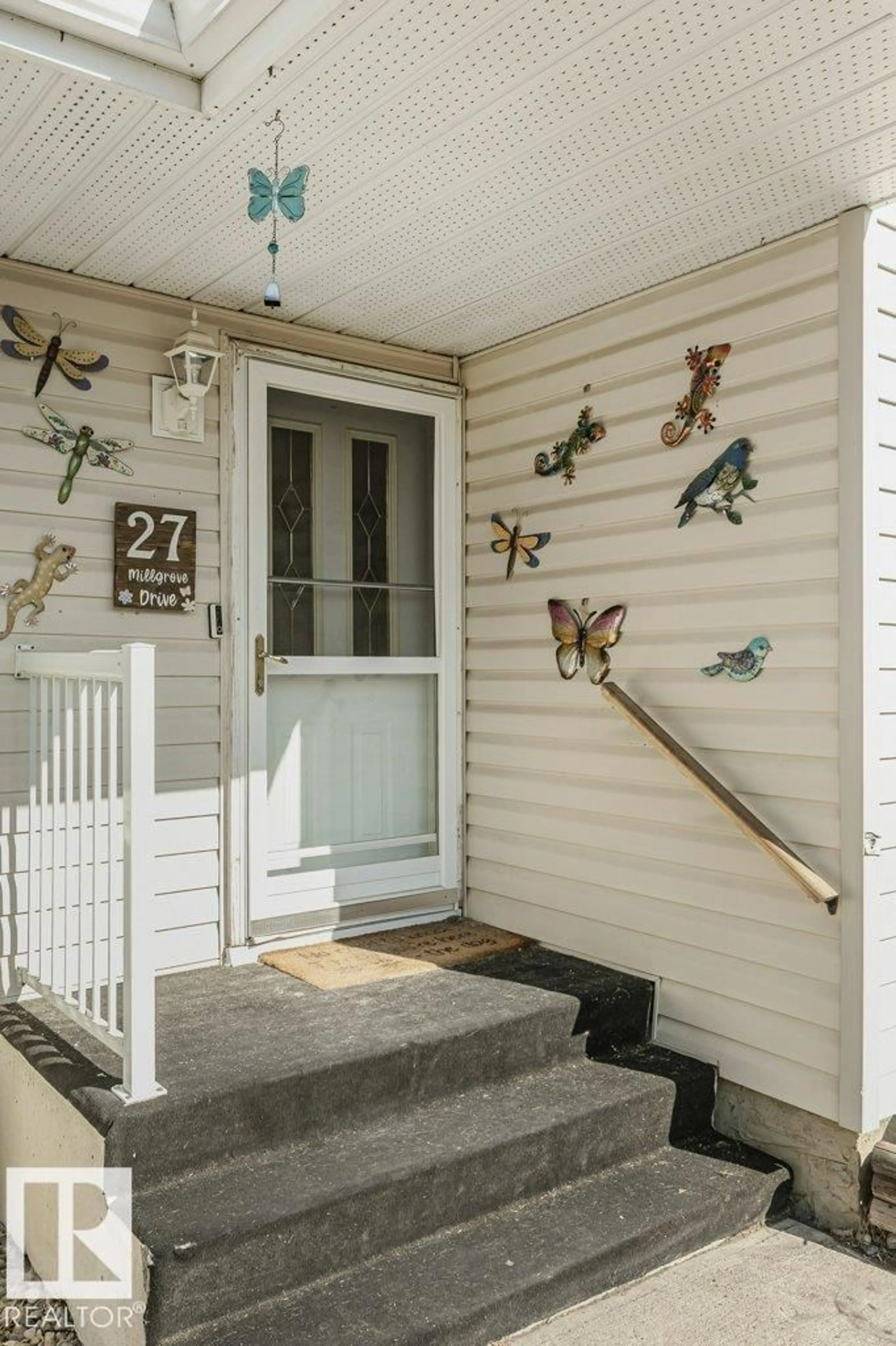 Indoor entryway for 27 MILLGROVE DR, Spruce Grove Alberta T7X2M7