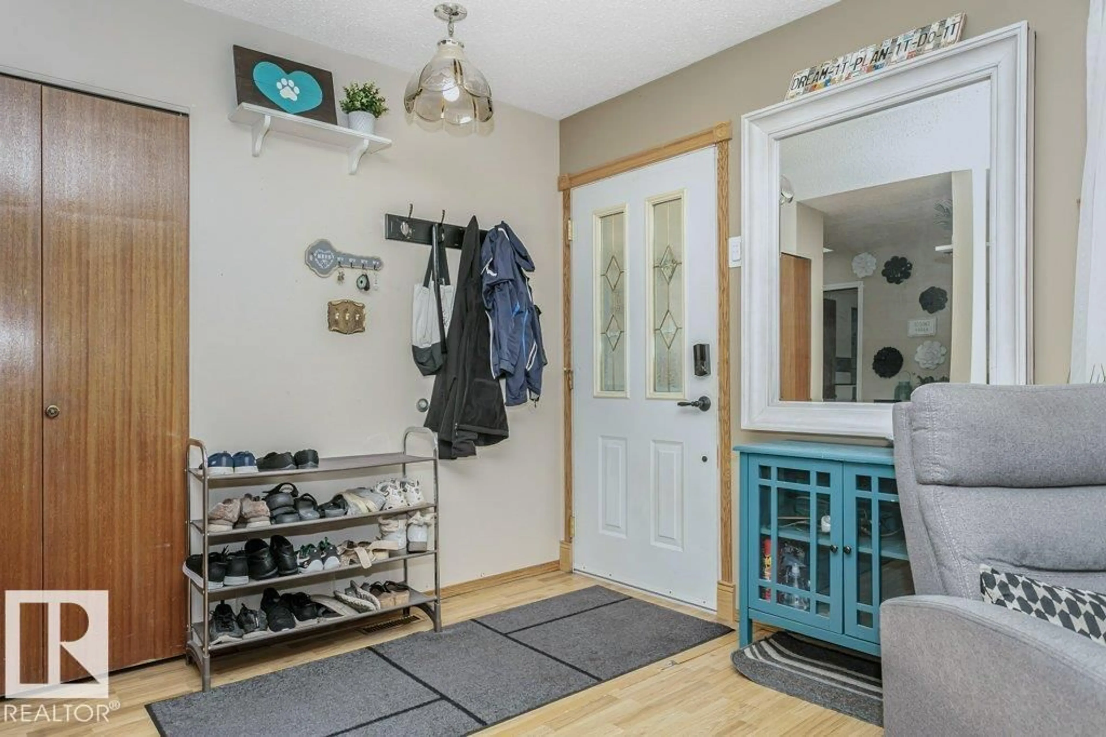 Indoor entryway for 27 MILLGROVE DR, Spruce Grove Alberta T7X2M7