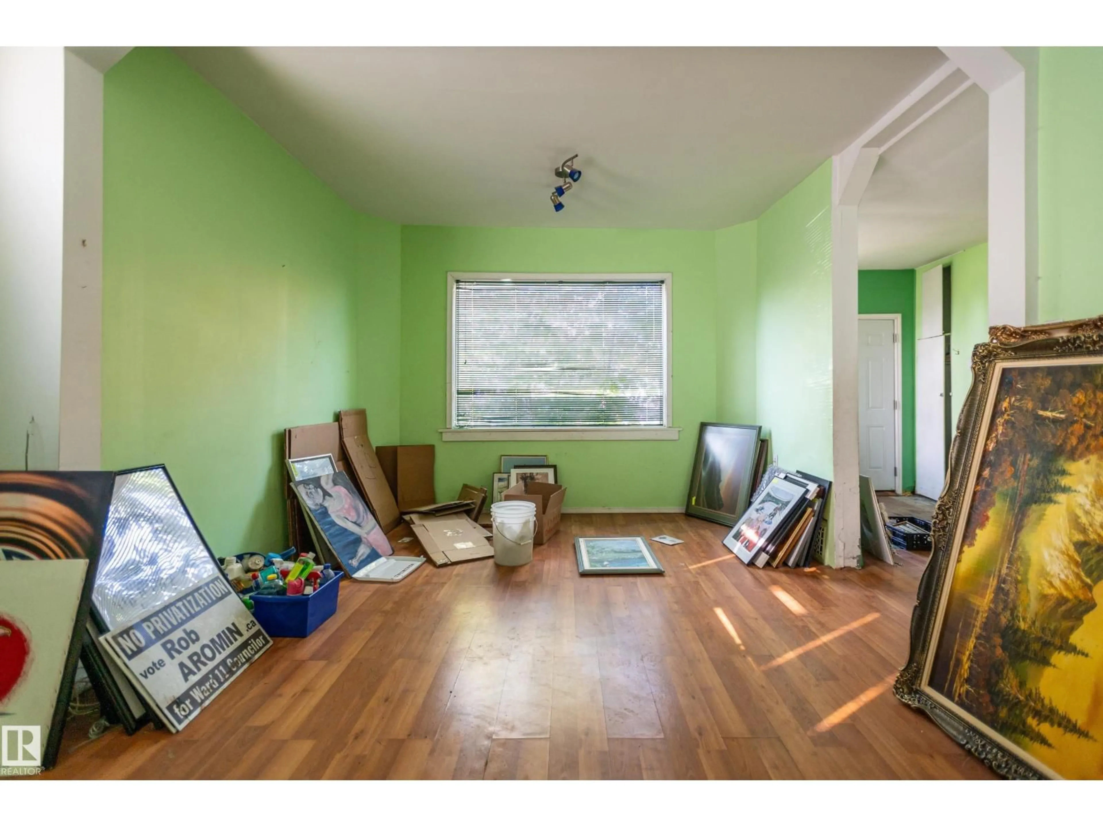 A pic of a room for NW - 10947 98 ST, Edmonton Alberta T5H2P7
