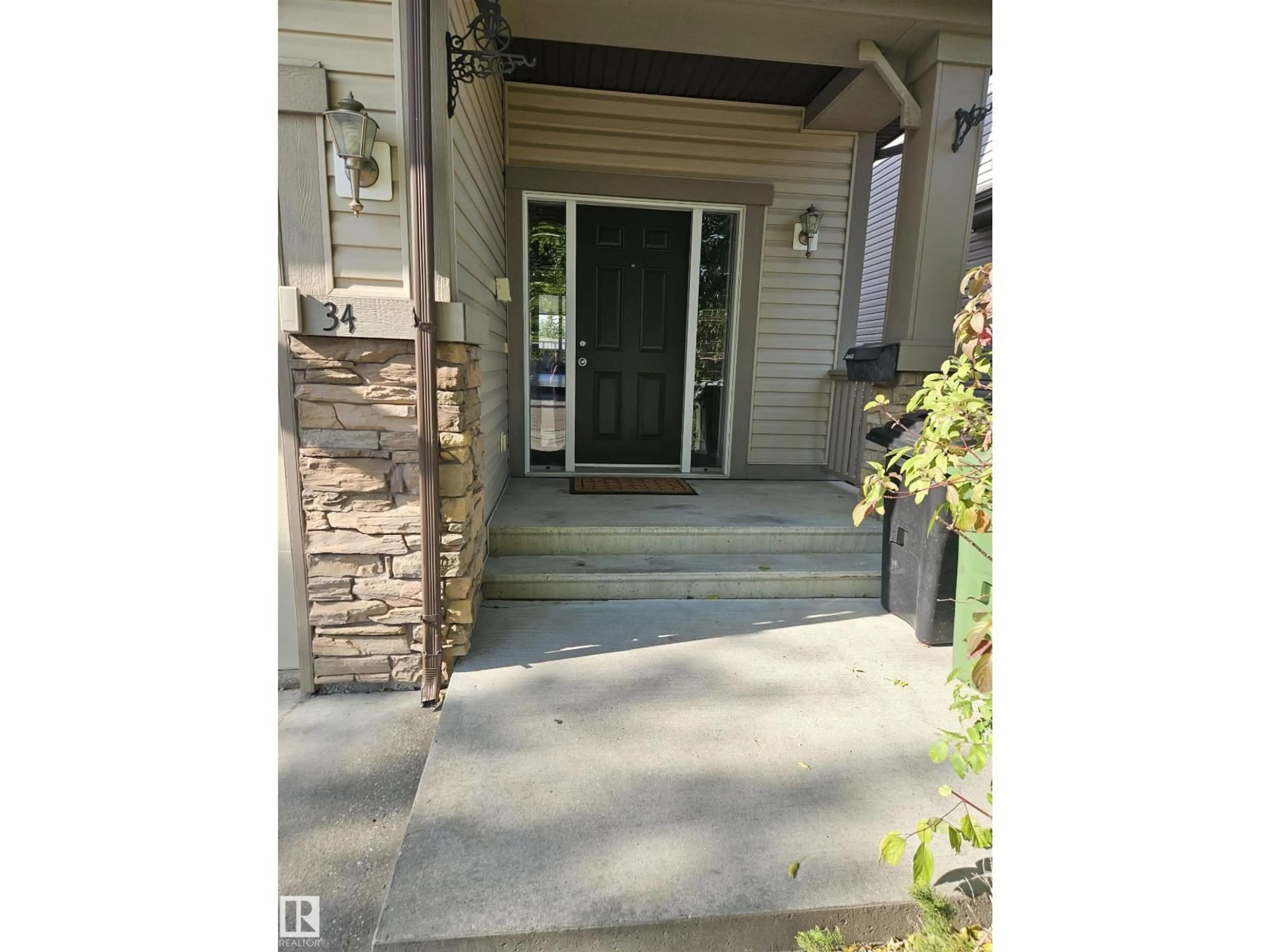 Indoor entryway for 34 CALVERT WD, Fort Saskatchewan Alberta T8L0C3