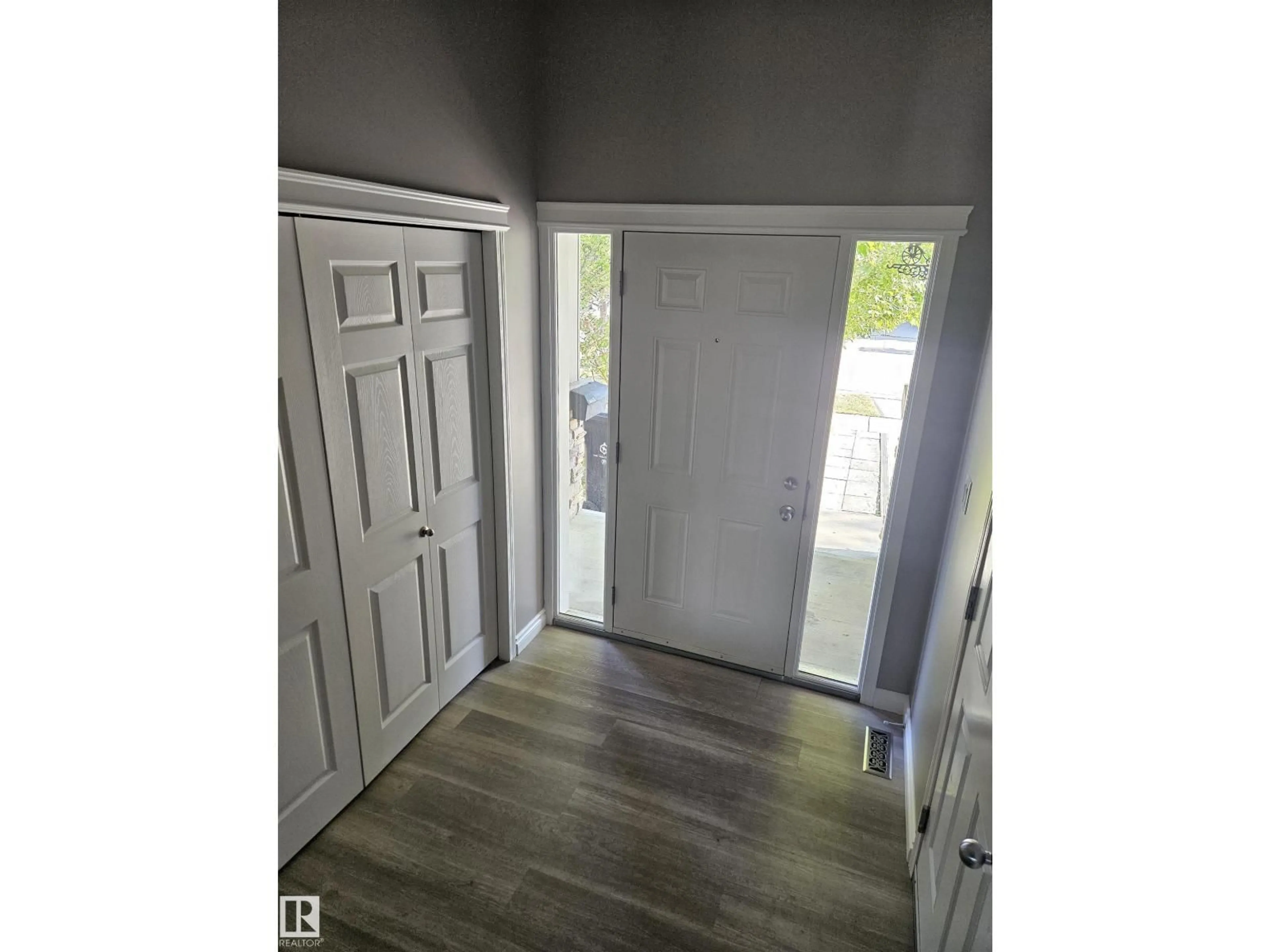 Indoor entryway for 34 CALVERT WD, Fort Saskatchewan Alberta T8L0C3