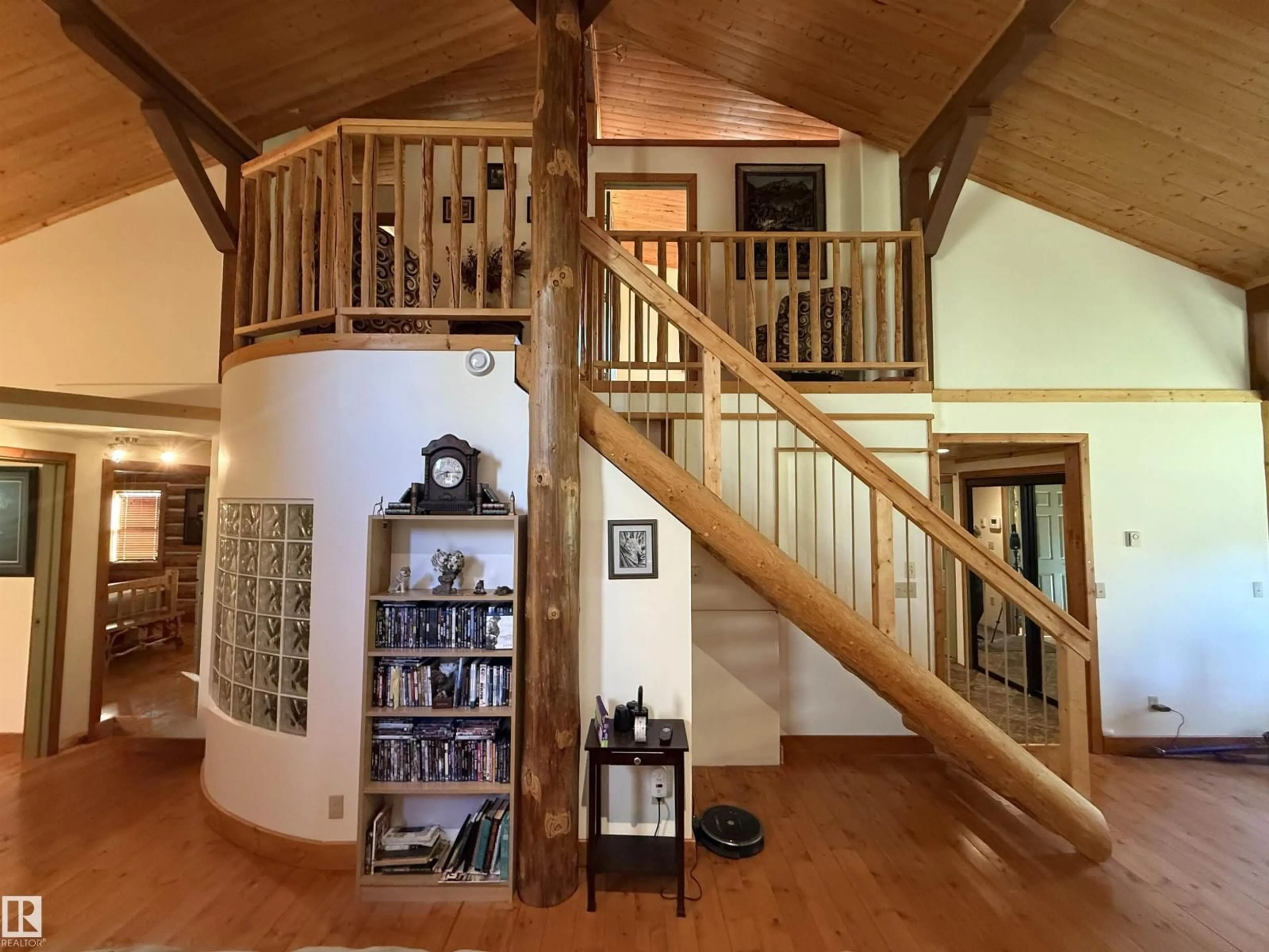 Indoor foyer for 63218 RANGE ROAD 254, Rural Westlock County Alberta T0G0S0