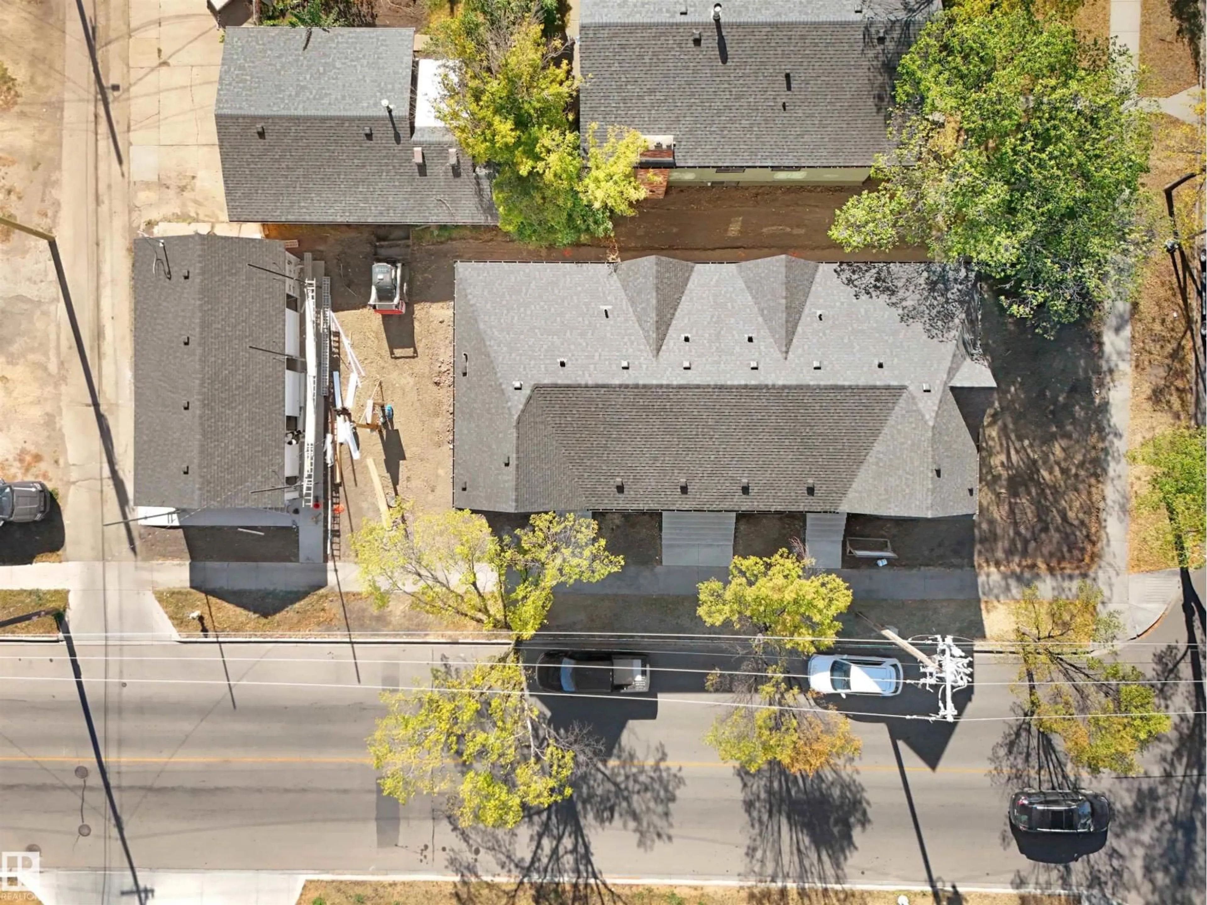 A pic from outside/outdoor area/front of a property/back of a property/a pic from drone, street for 10121 122 AV, Edmonton Alberta T5G2C3