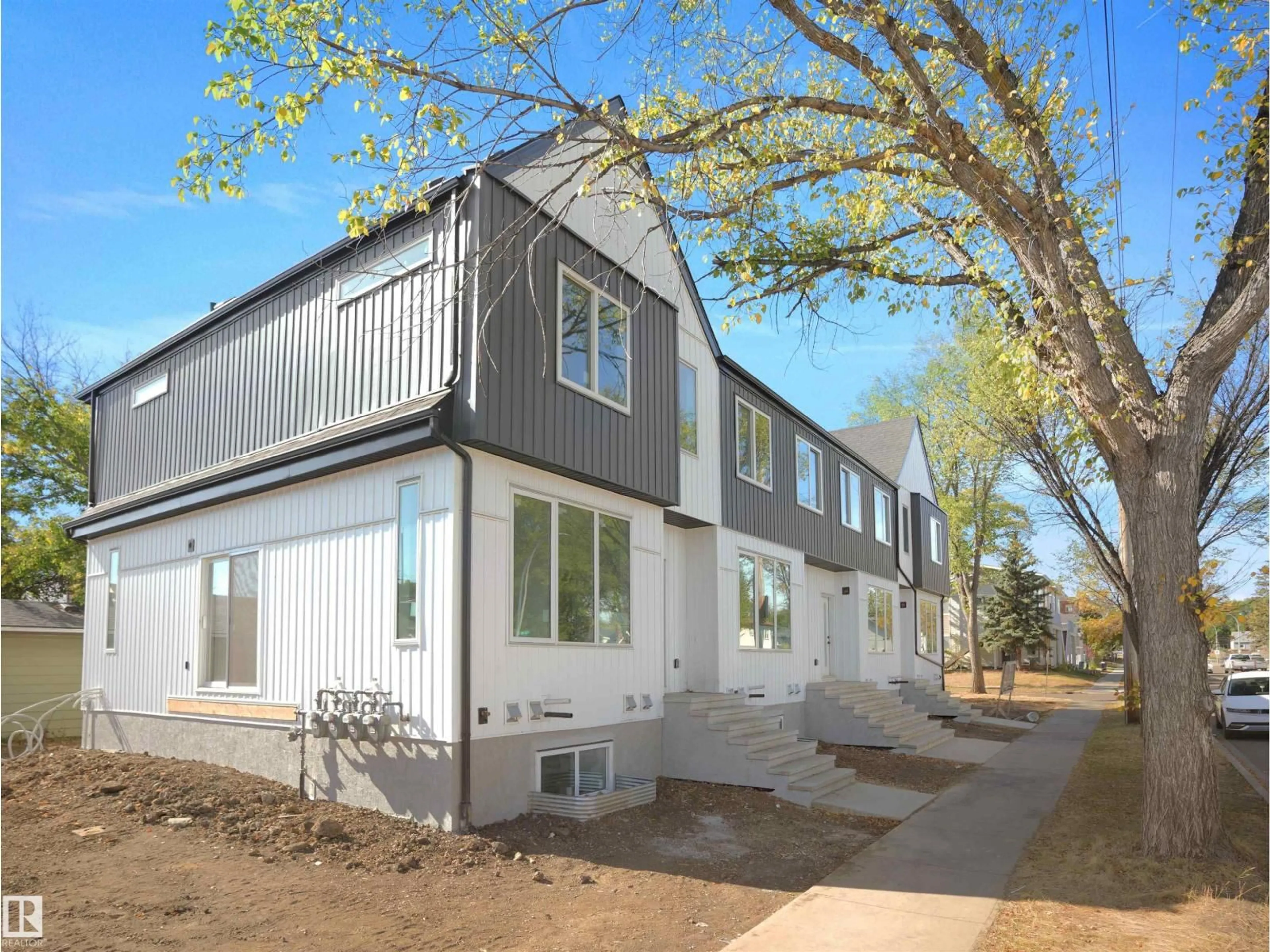Home with vinyl exterior material, street for 10121 122 AV, Edmonton Alberta T5G2C3