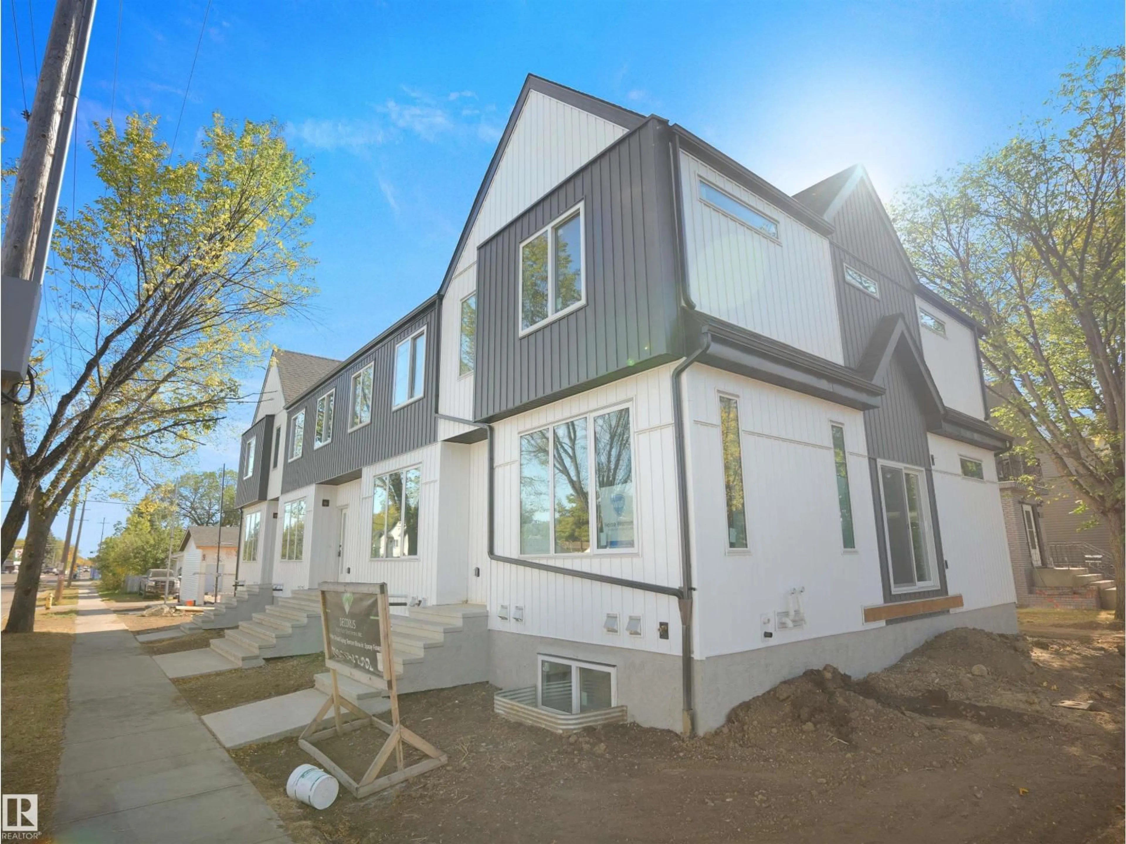 Home with vinyl exterior material, street for 10121 122 AV, Edmonton Alberta T5G2C3