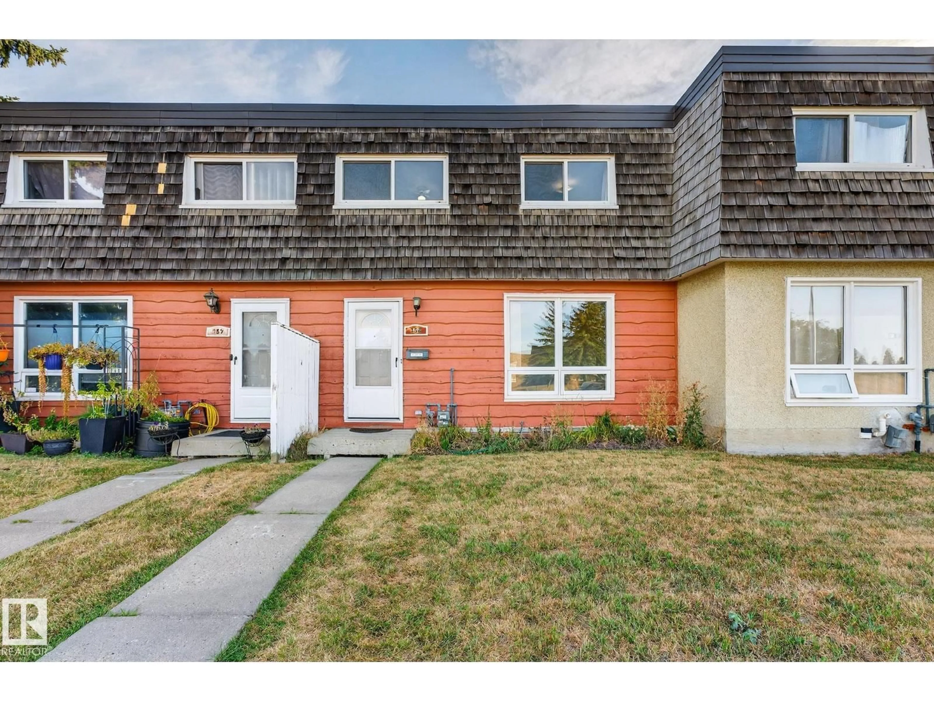 Home with vinyl exterior material, street for 158 MAYFAIR ME, Edmonton Alberta T5E5R7