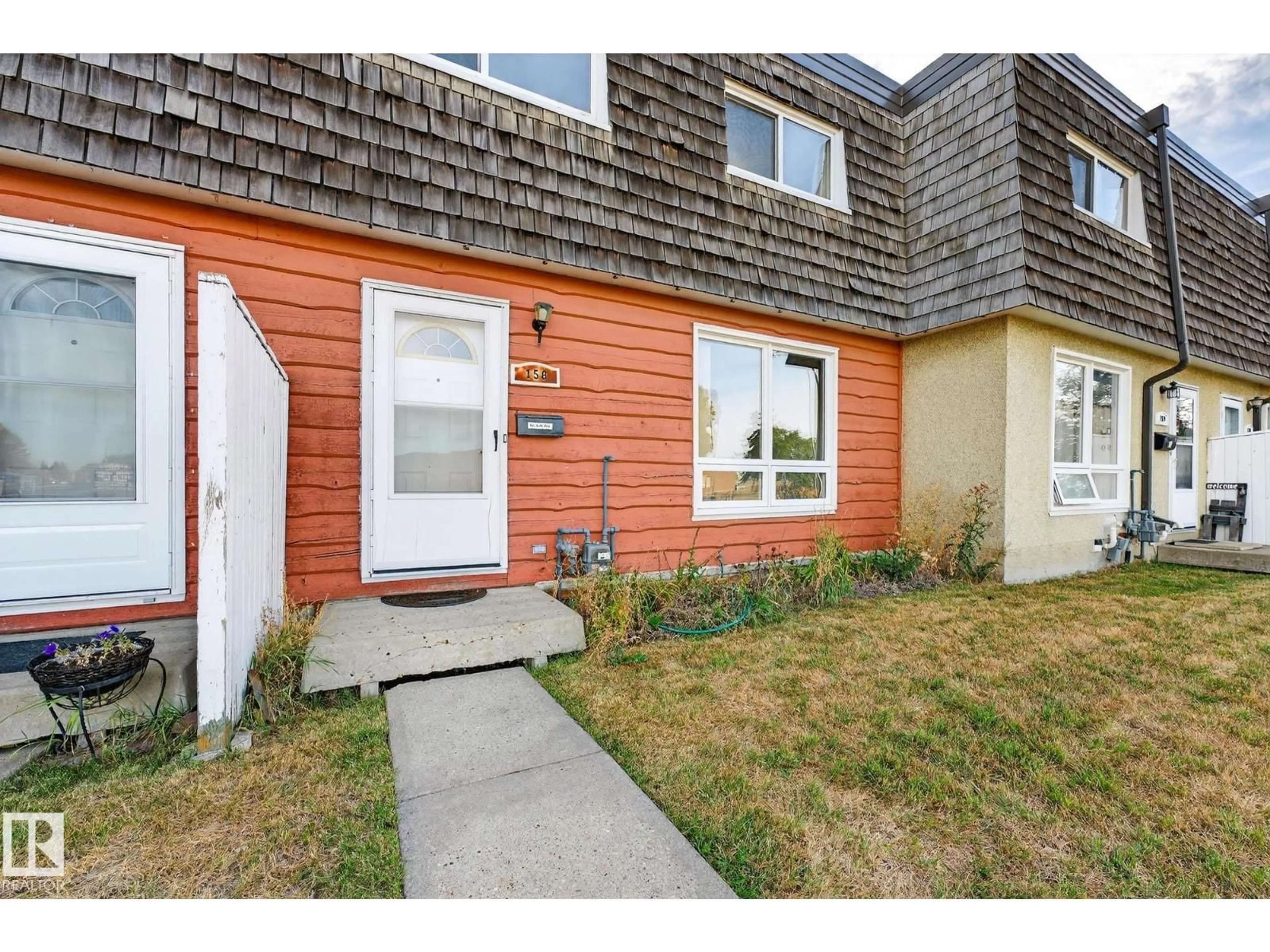 Home with vinyl exterior material, street for 158 MAYFAIR ME, Edmonton Alberta T5E5R7